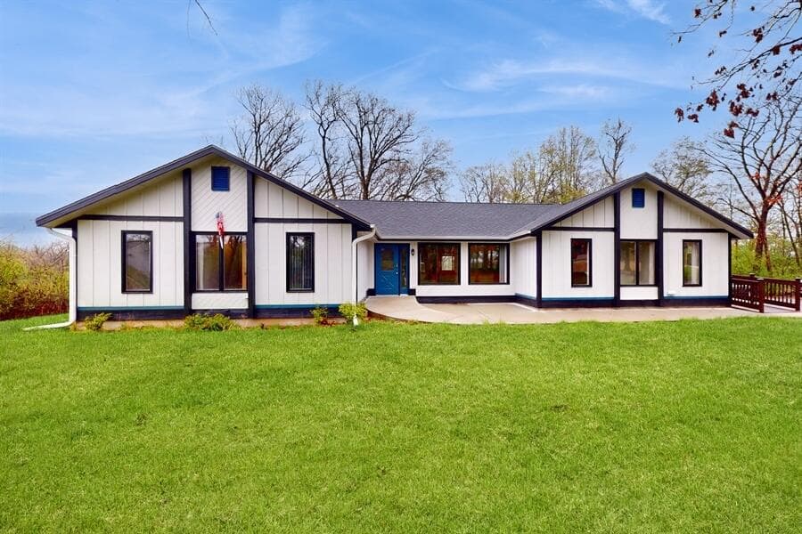 401 Host Dr, Lake Geneva, Wisconsin