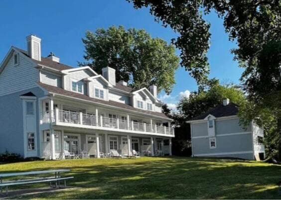 4200 West End Rd, Geneva, Wisconsin