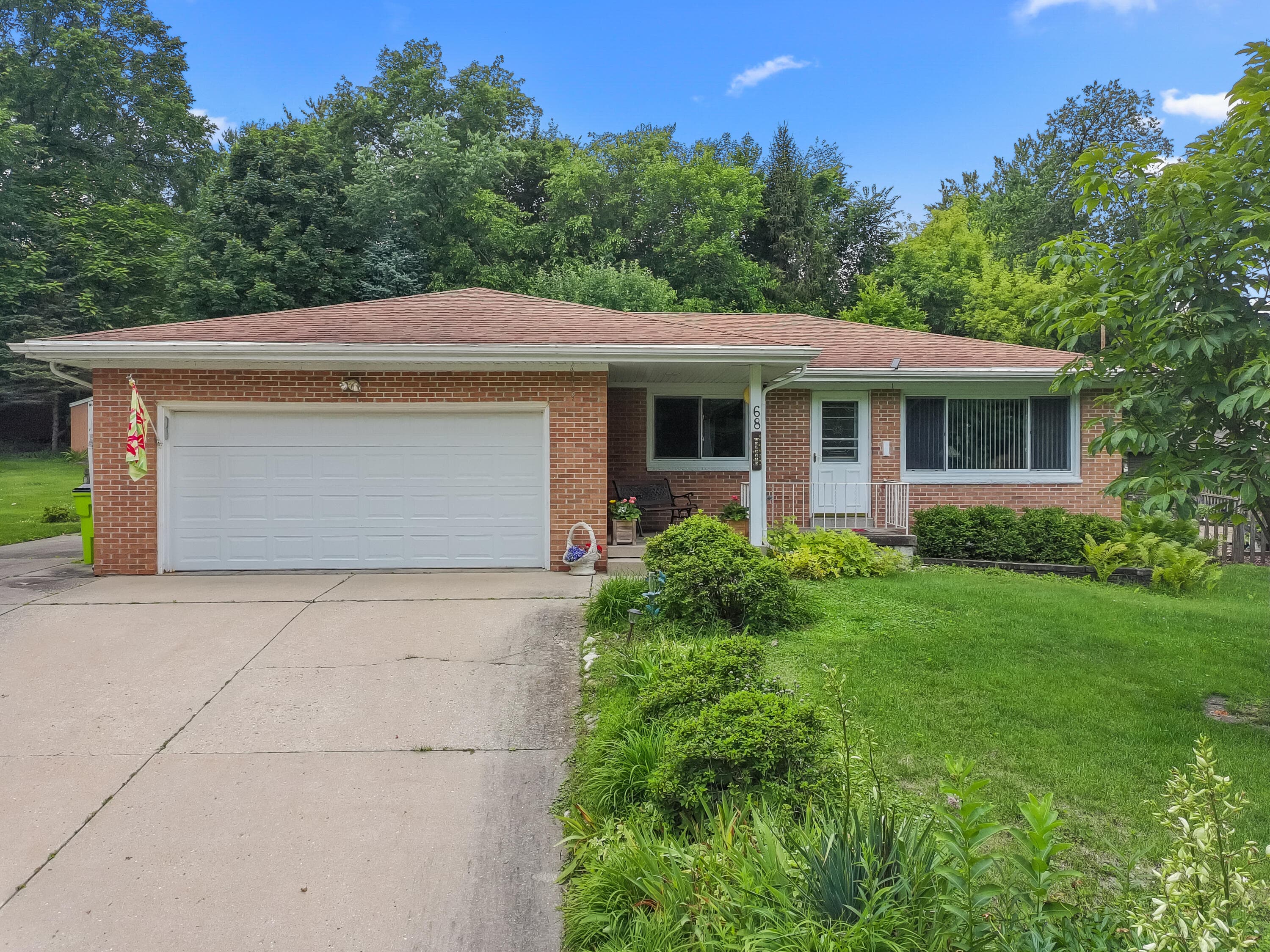 68 Oakwood St, Williams Bay, Wisconsin