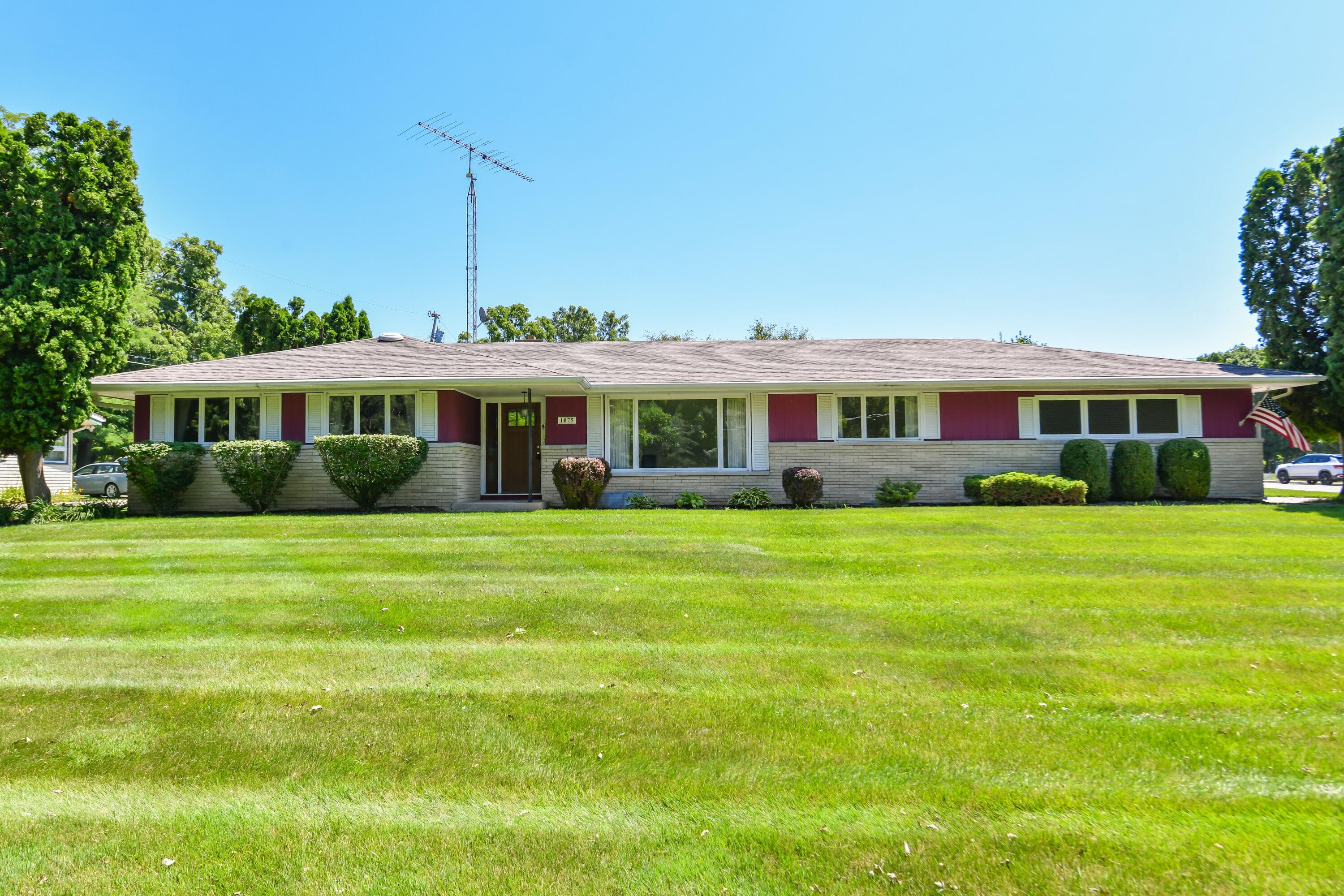 1075 S Lake Shore Dr, Lake Geneva, Wisconsin, 53147