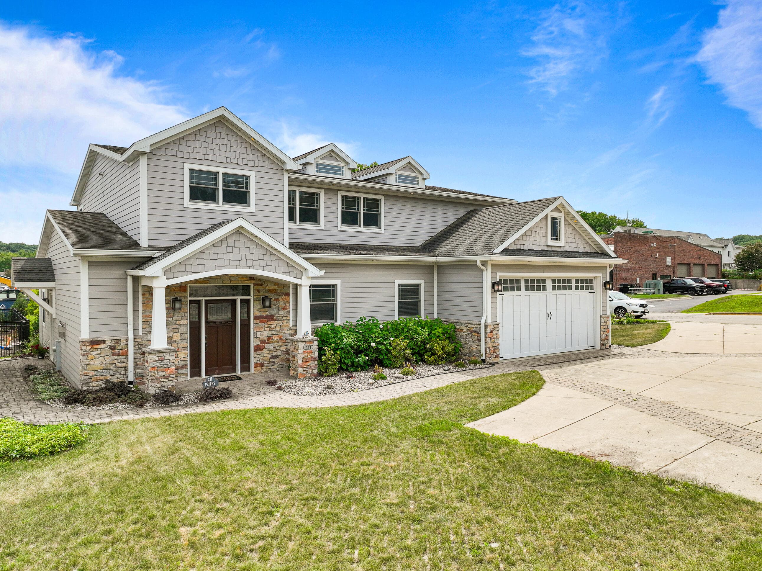 211 3rd Ave, Fontana, Wisconsin