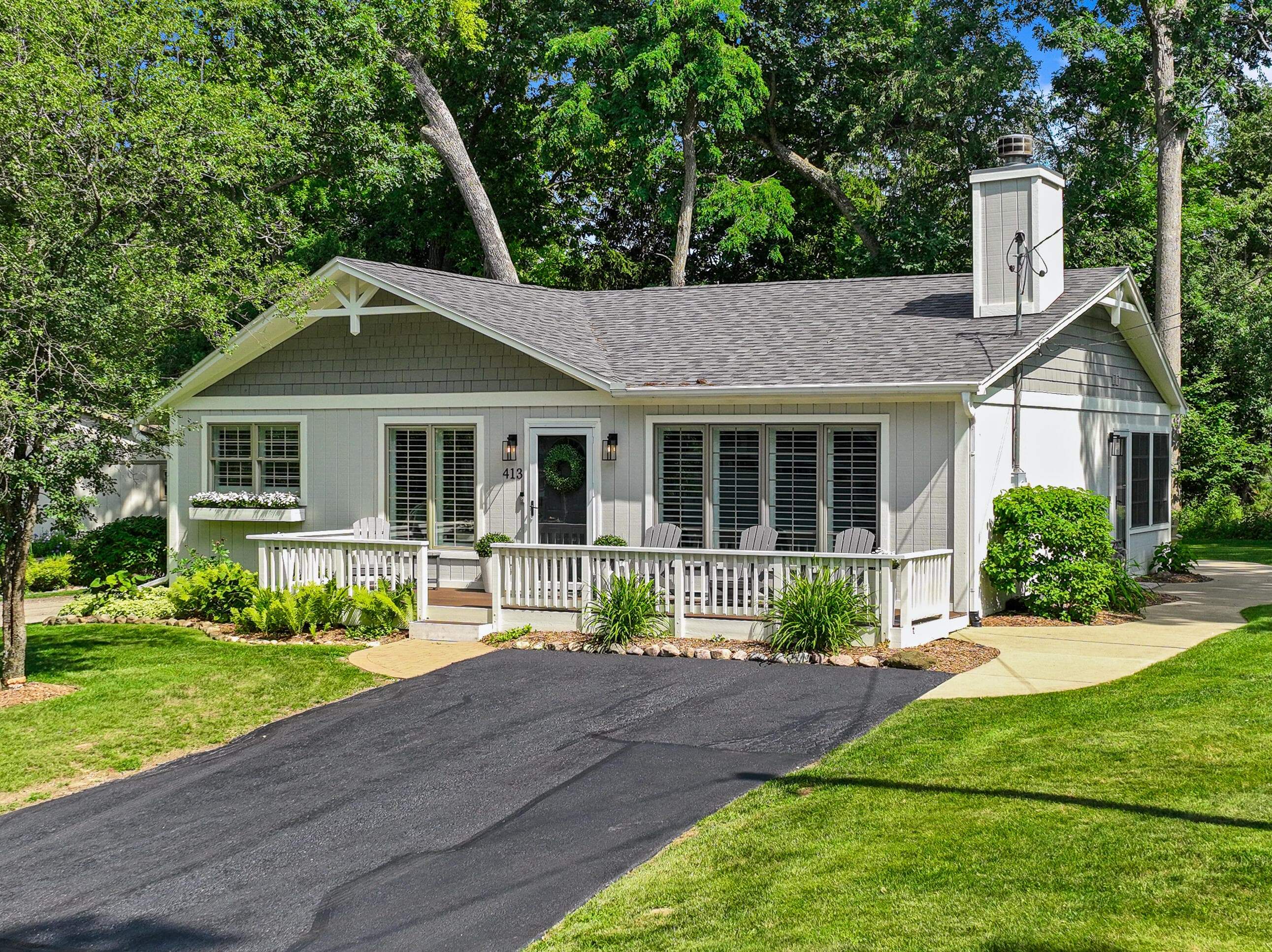 413 Hillcrest Dr, Fontana, Wisconsin
