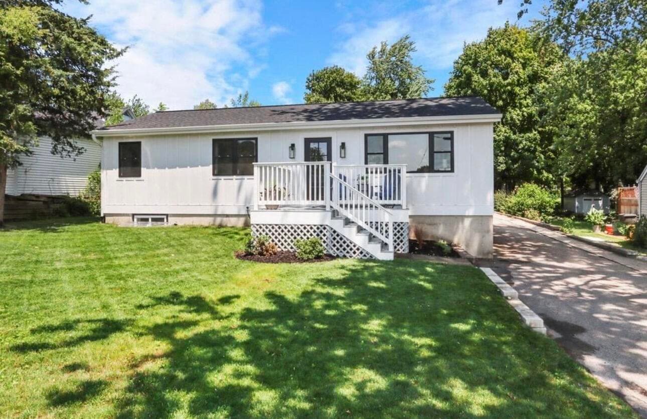 190 Dewey Ave, Fontana, Wisconsin