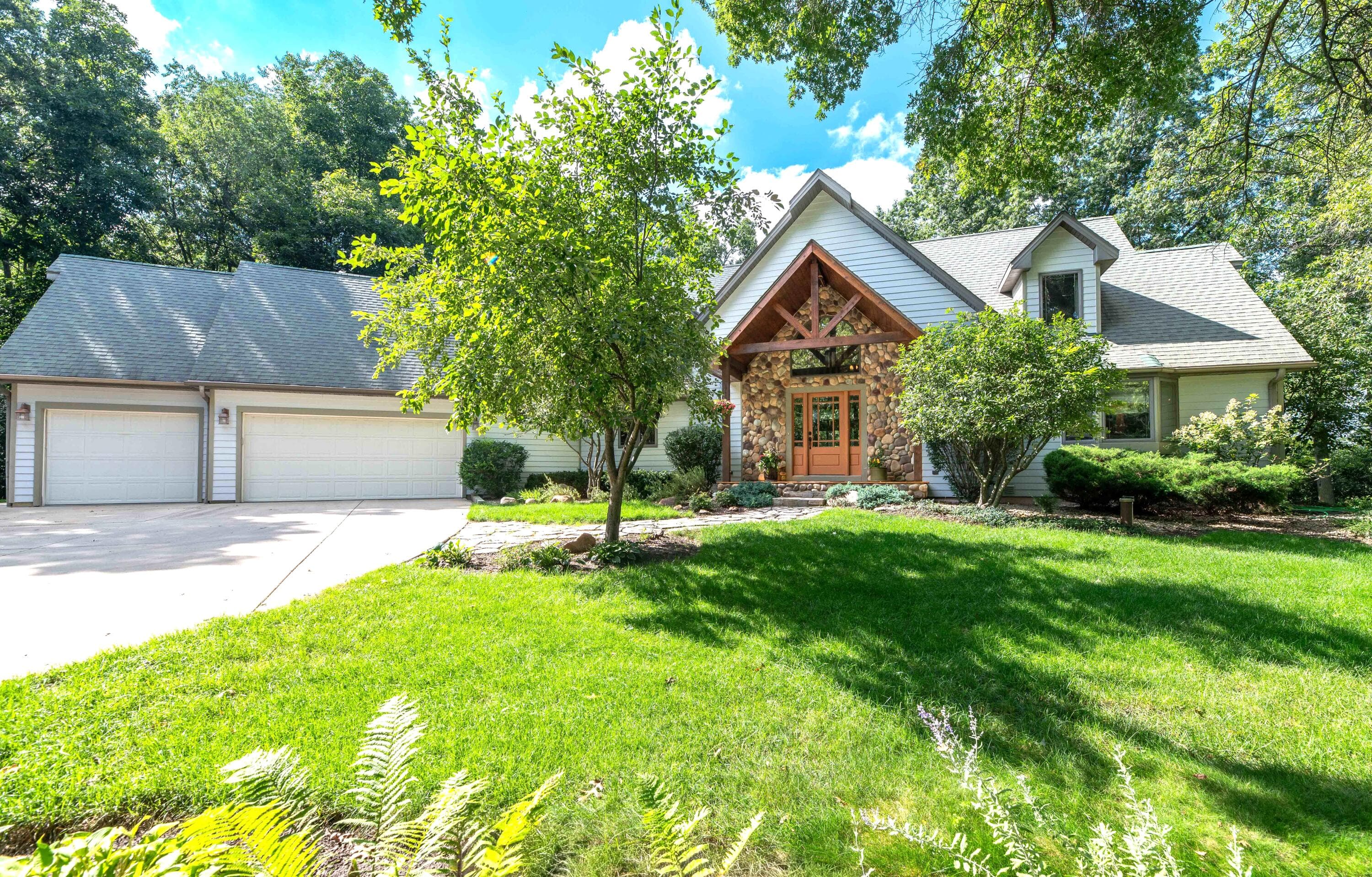 N6433 Horse Hollow Ln, Spring Prairie, Wisconsin