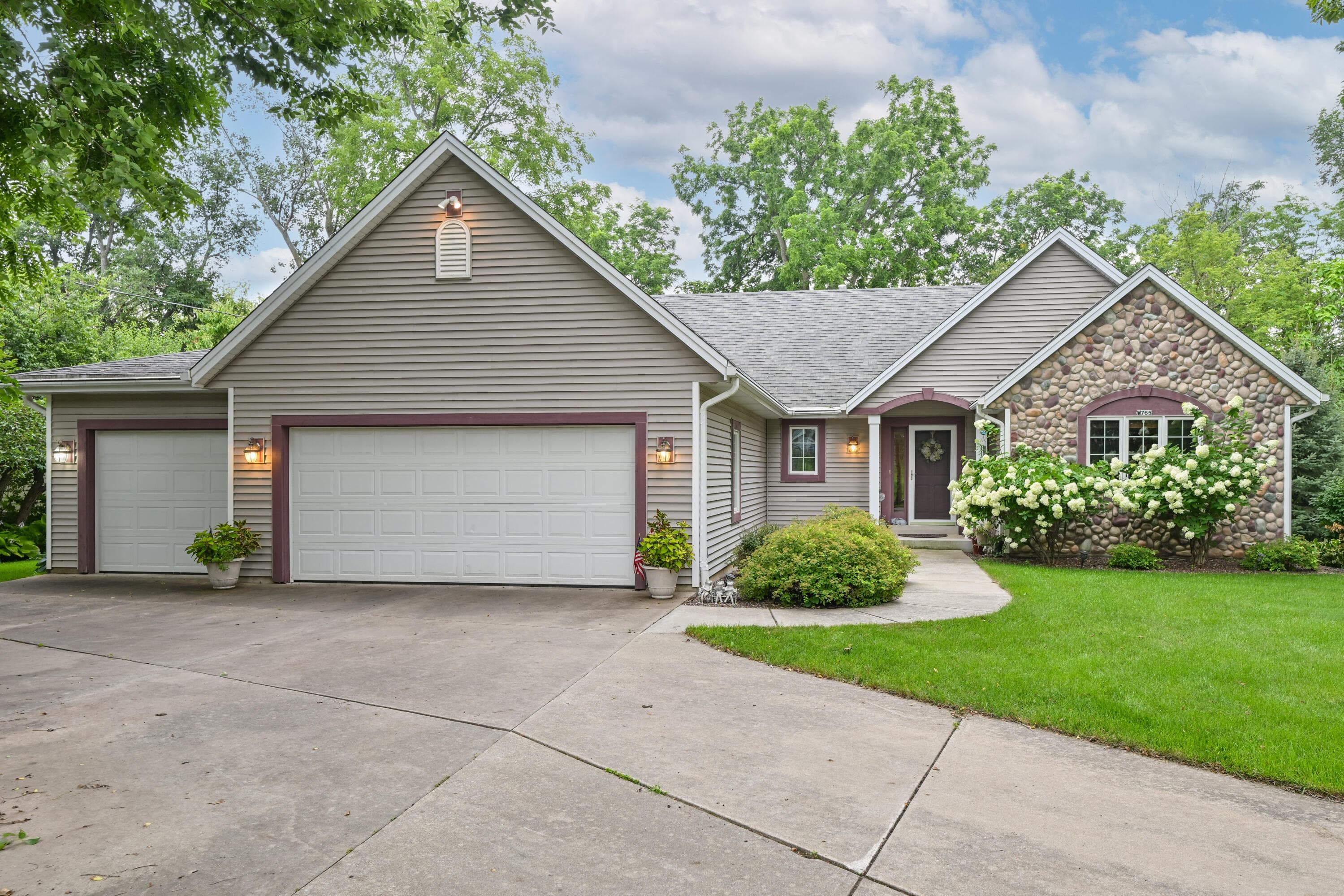 W765 Potters Cir, East Troy, Wisconsin, 53120
