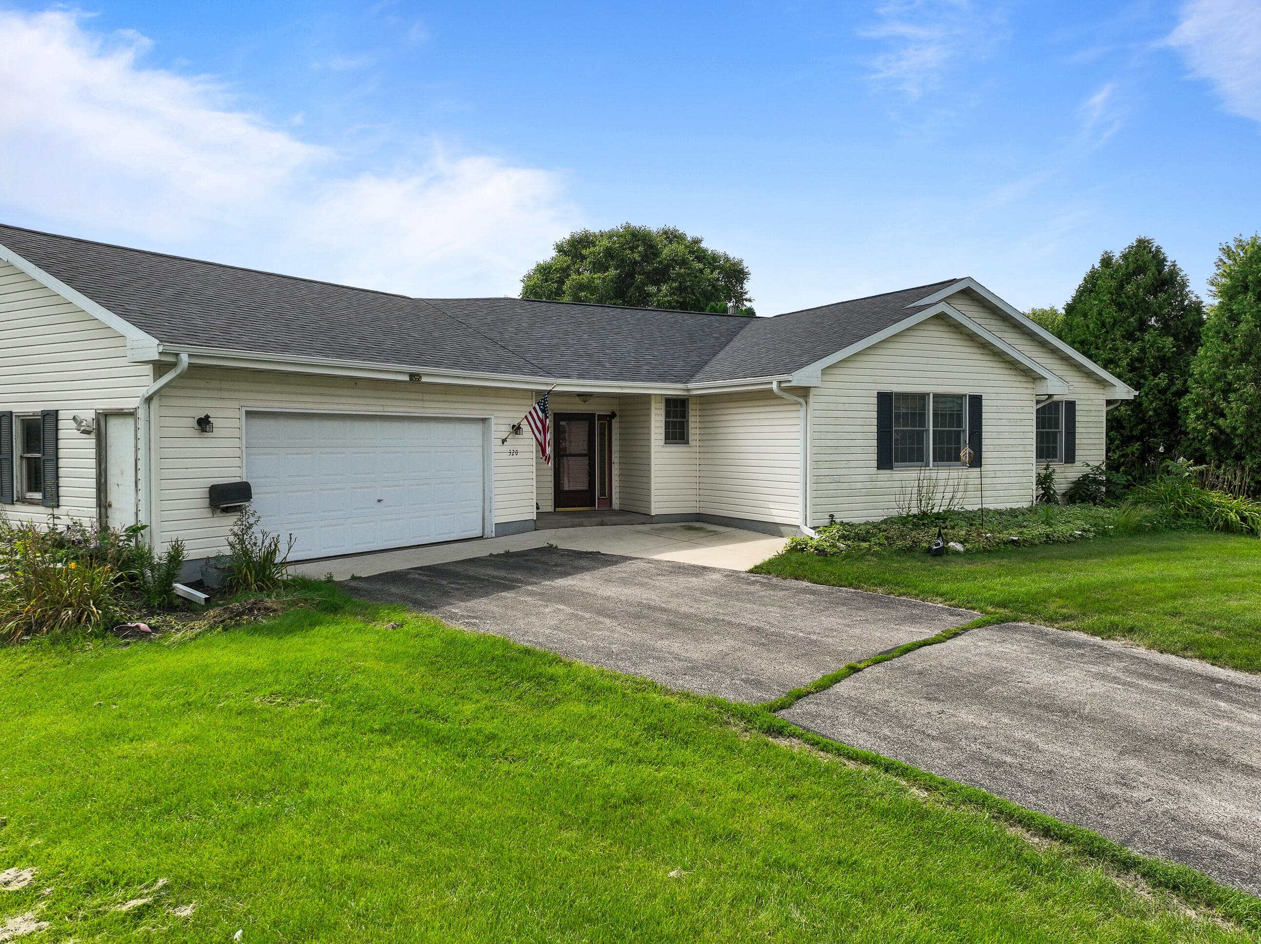 320 Arbor Ridge Dr, Delavan, Wisconsin