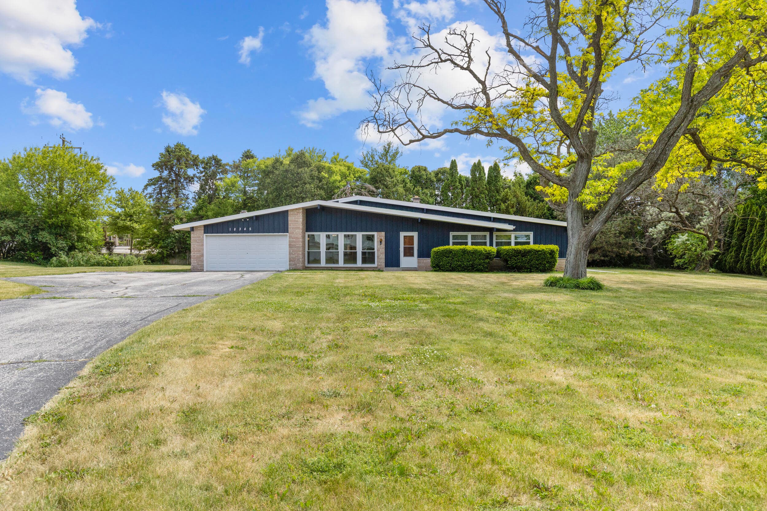 18345 Ashlea Dr, Brookfield, Wisconsin