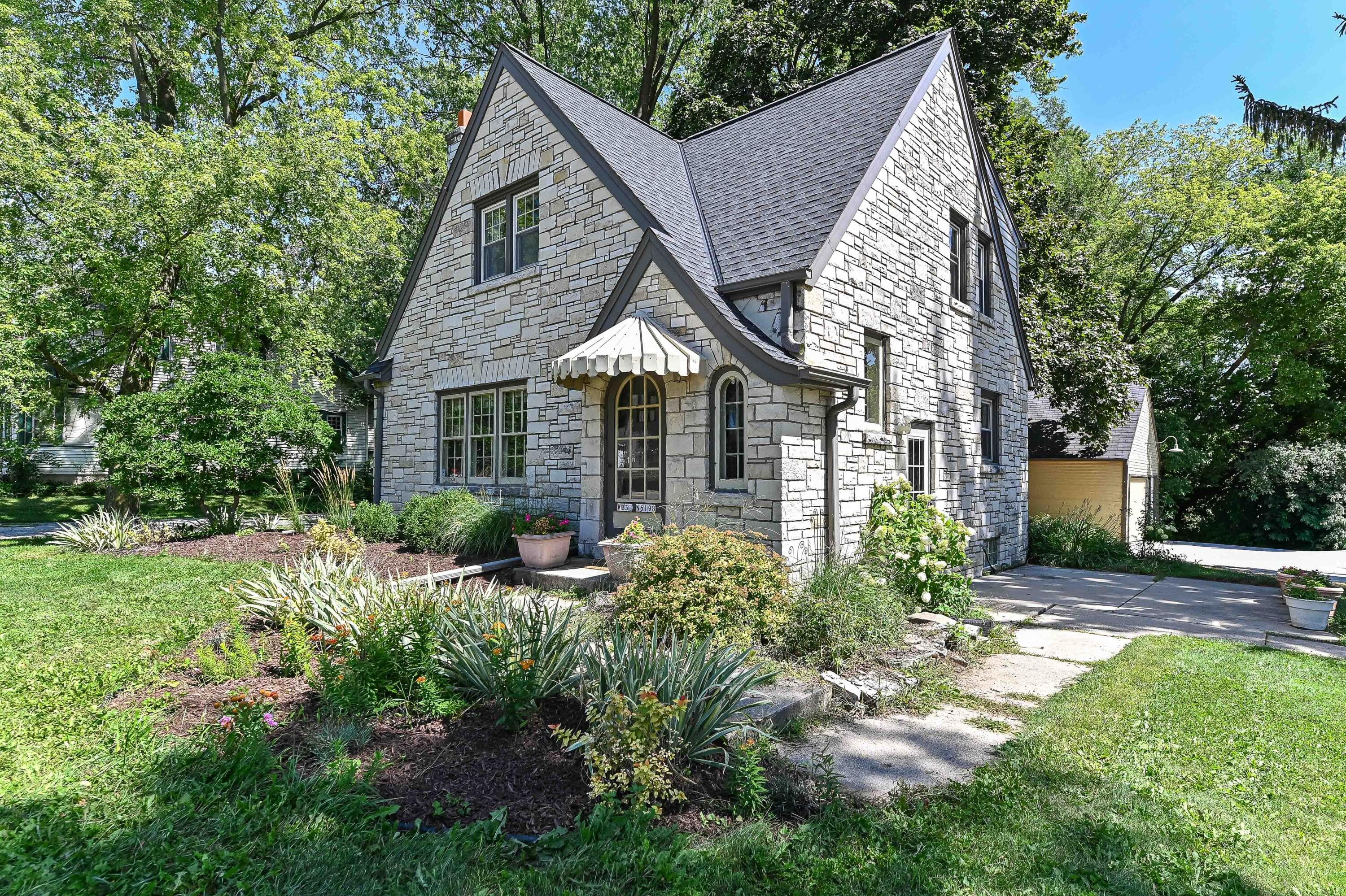 W232N6198 Waukesha Ave, Sussex, Wisconsin