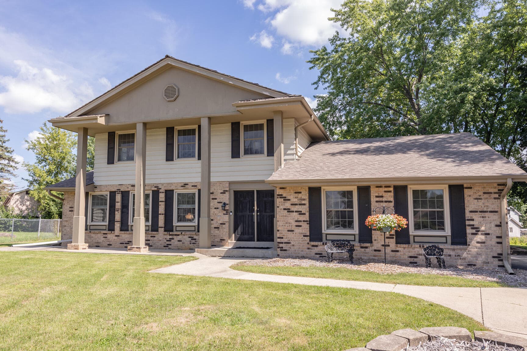 12430 W Burdick Ct, New Berlin, Wisconsin