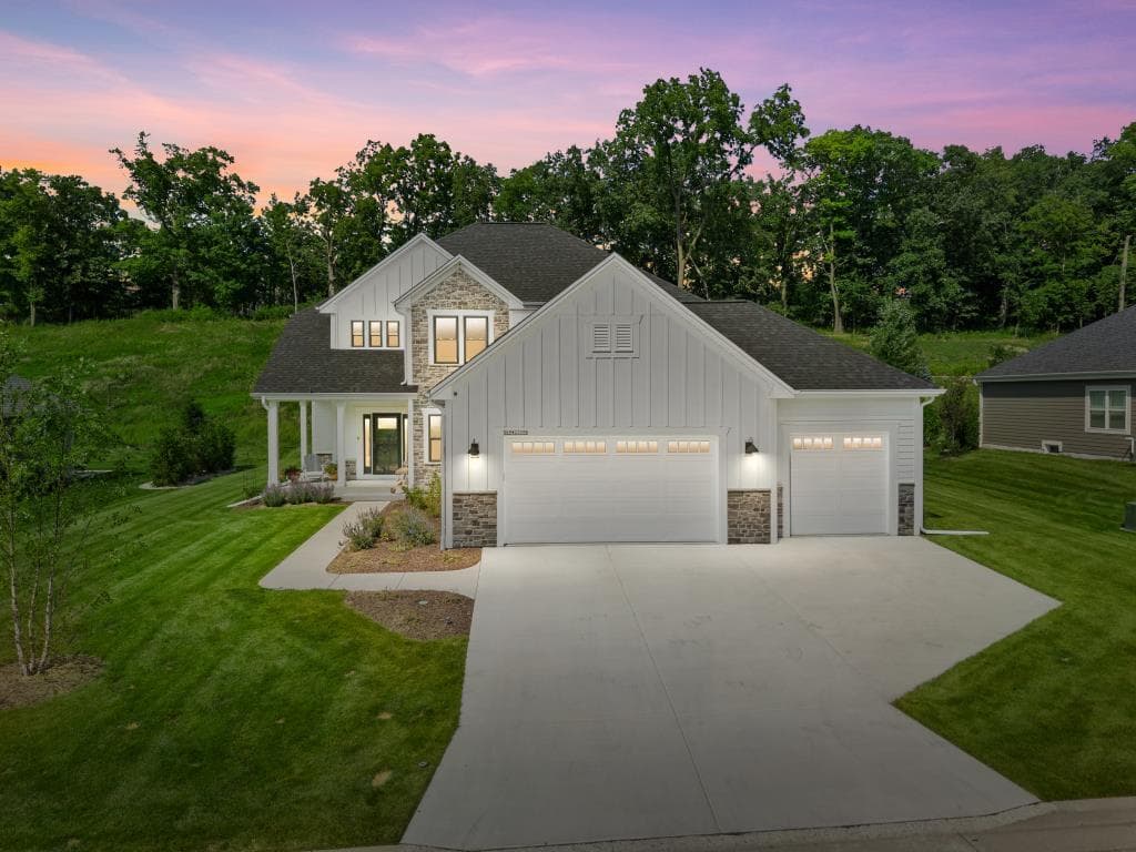 N69W23598 N Donna Dr, Sussex, Wisconsin