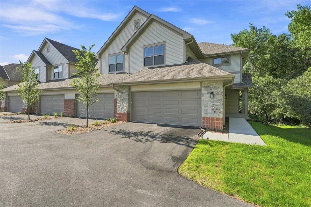 255 Aerie Cir, Brookfield, Wisconsin