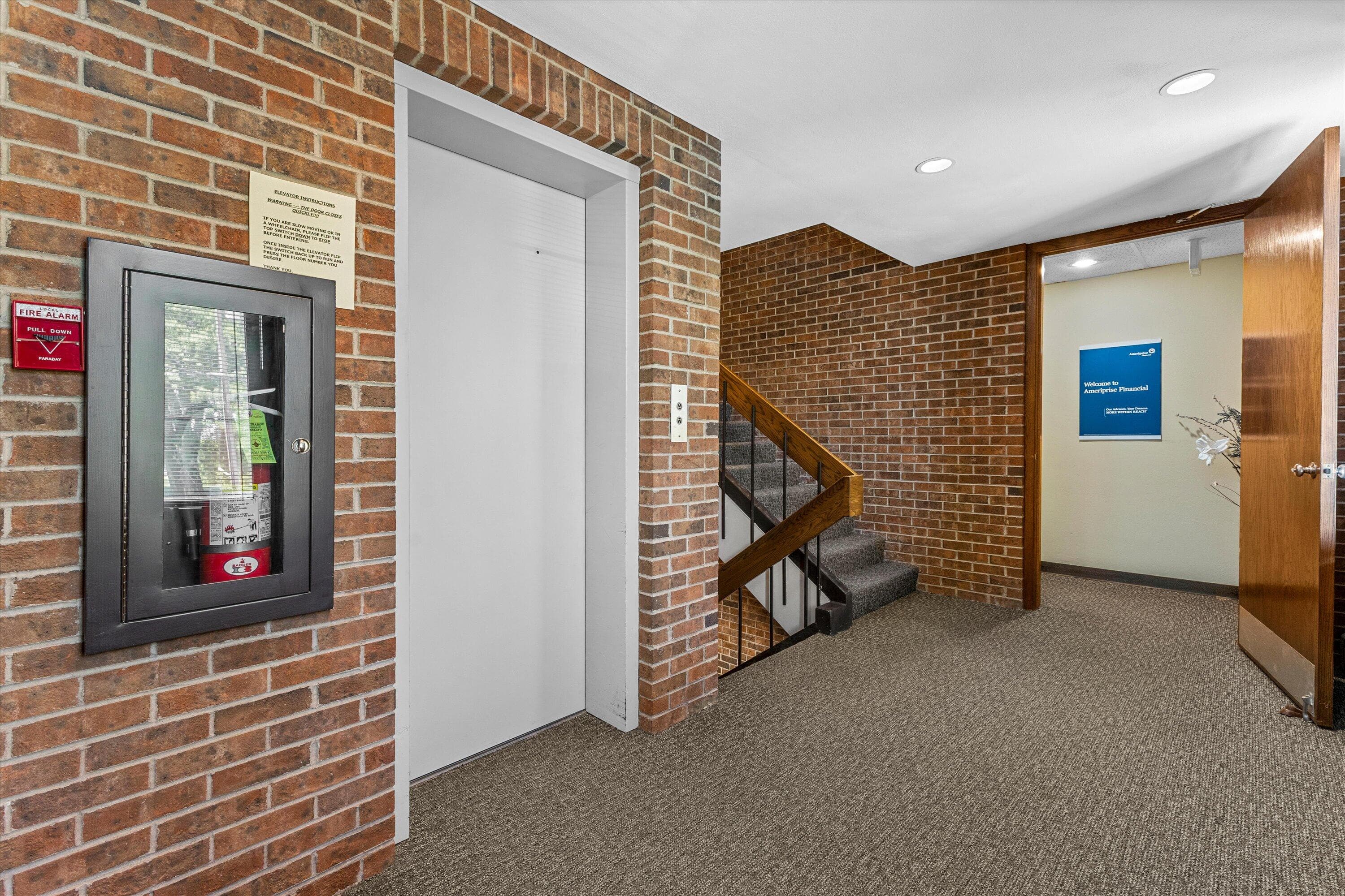 Photo 33