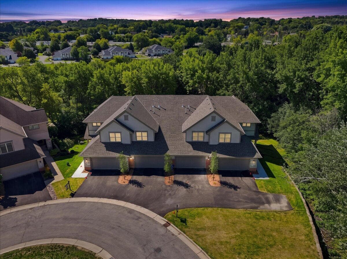 255 Aerie Cir, Brookfield, Wisconsin