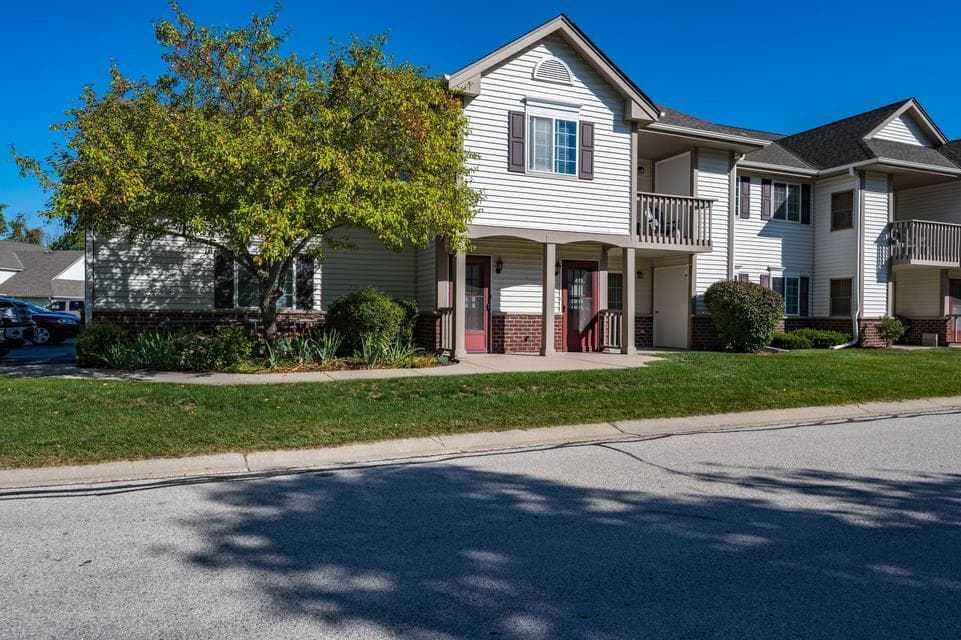 596 Pewaukee Rd, Pewaukee, Wisconsin
