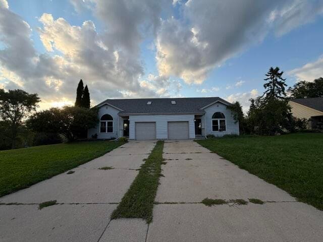 885 S Imperial Dr, Hartland, Wisconsin