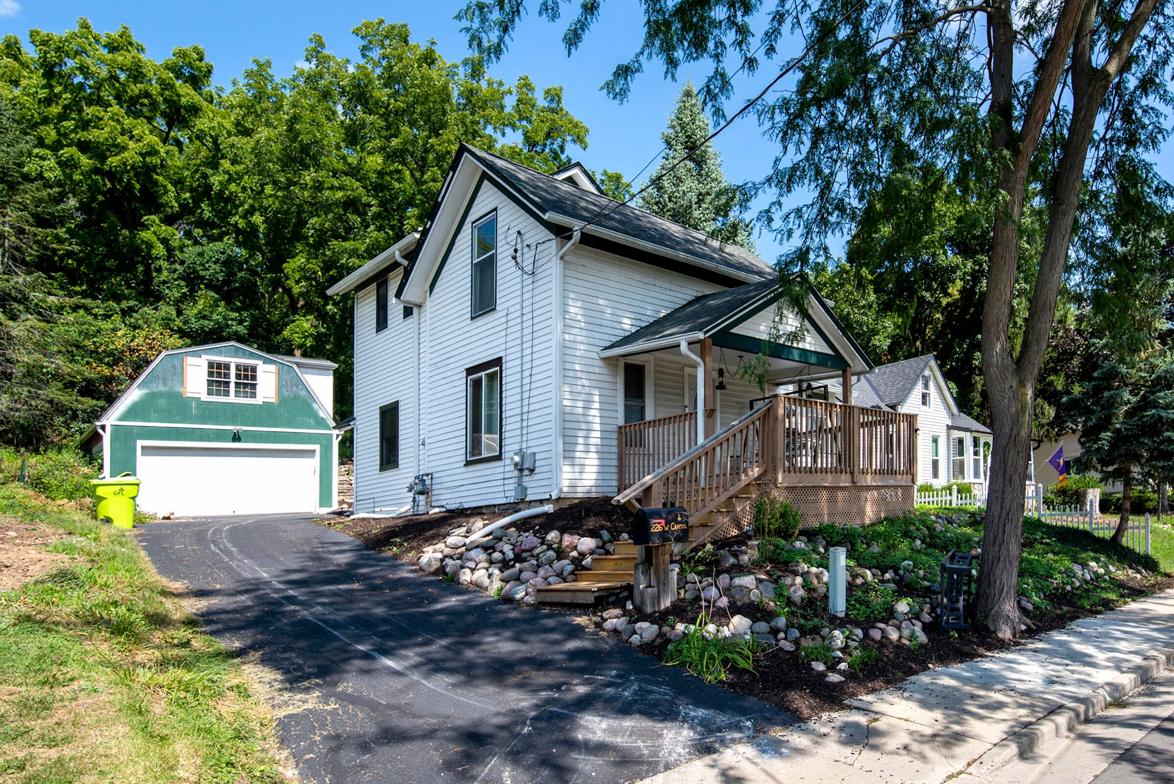 226 W Capitol Dr, Hartland, Wisconsin