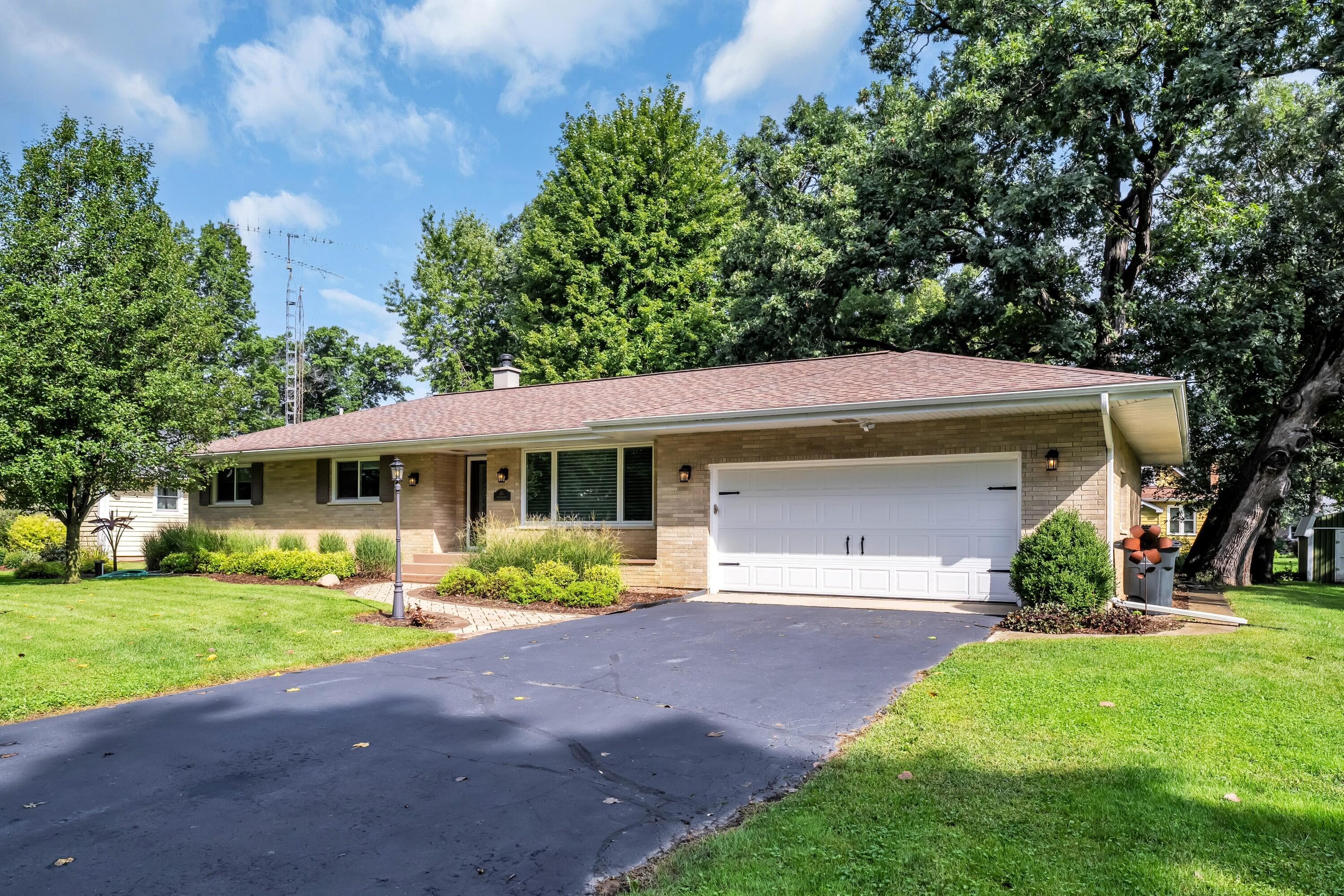 216 E Elm St, Salem Lakes, Wisconsin, 53170