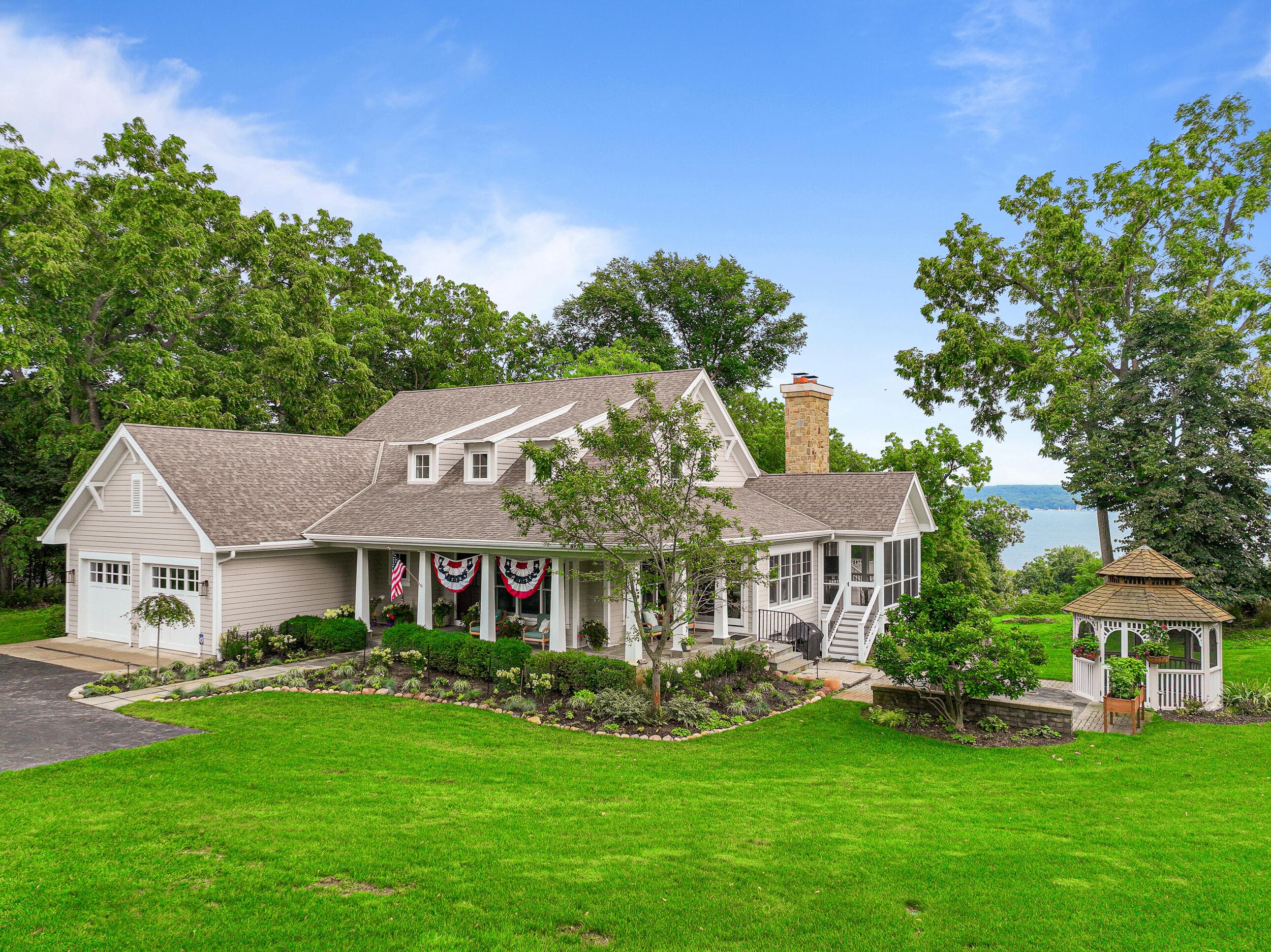 N2004 N Lake Shore Dr, Walworth, Wisconsin
