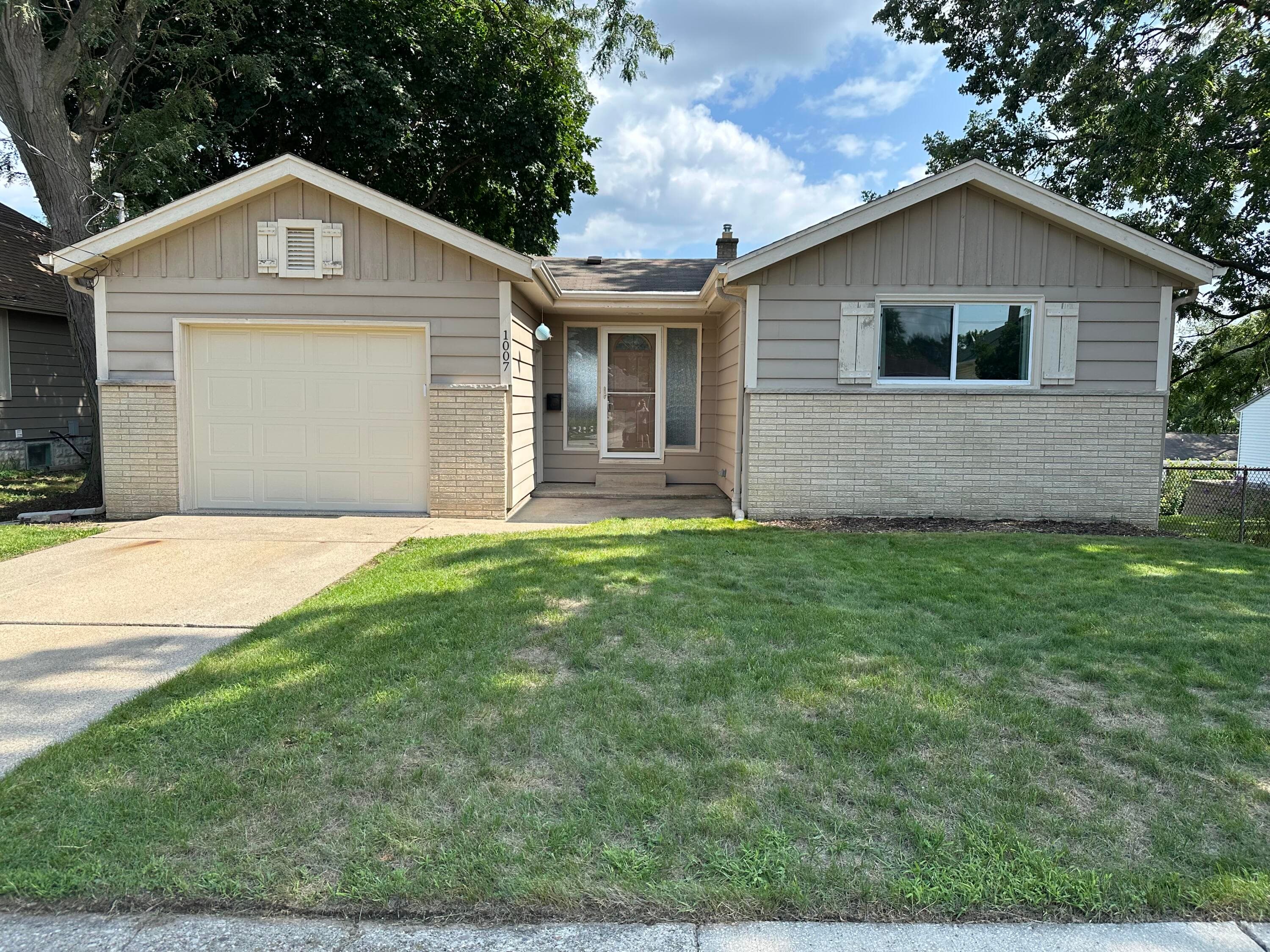 1007 Buena Vista Ave, Waukesha, Wisconsin, 53188