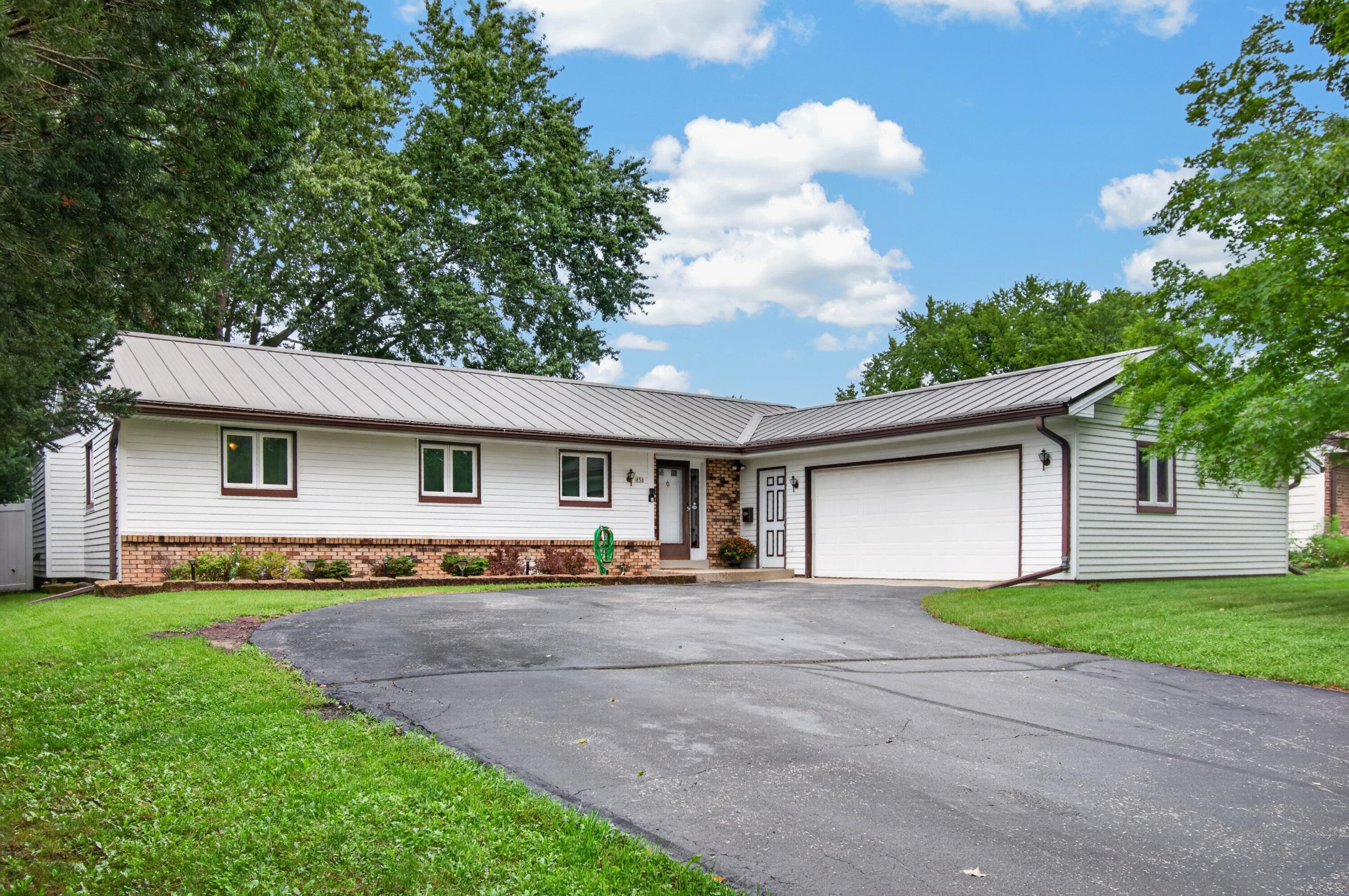 650 Meadow Ln, Burlington, Wisconsin