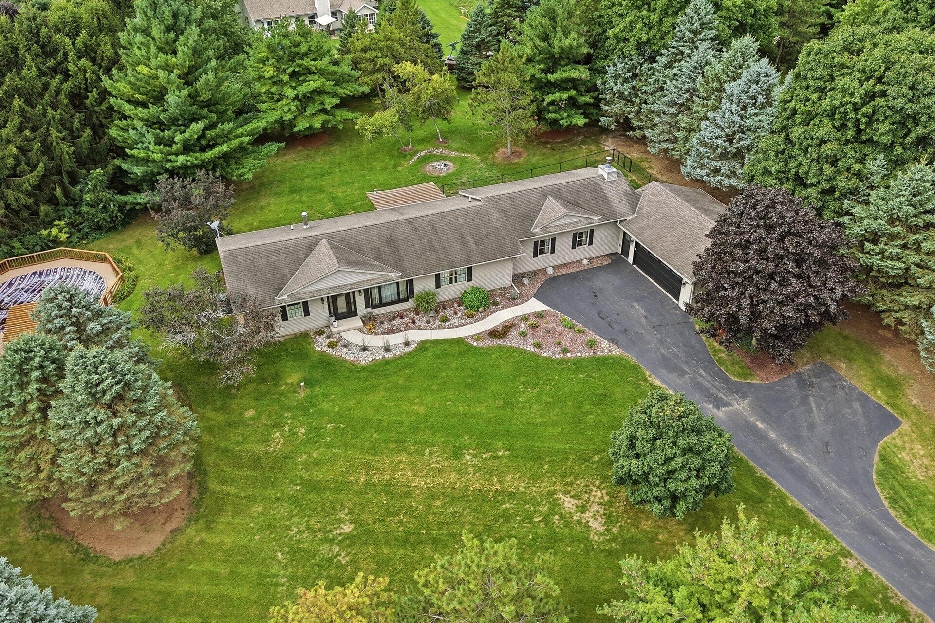 W2627 Copperhead Ln, Lafayette, Wisconsin