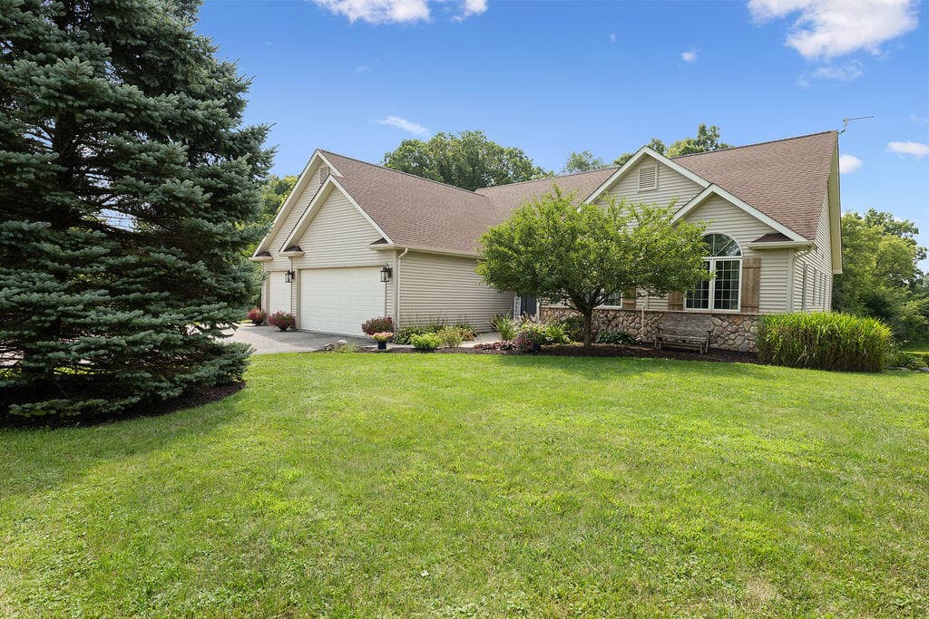 W7265 Robins Way, Sugar Creek, Wisconsin