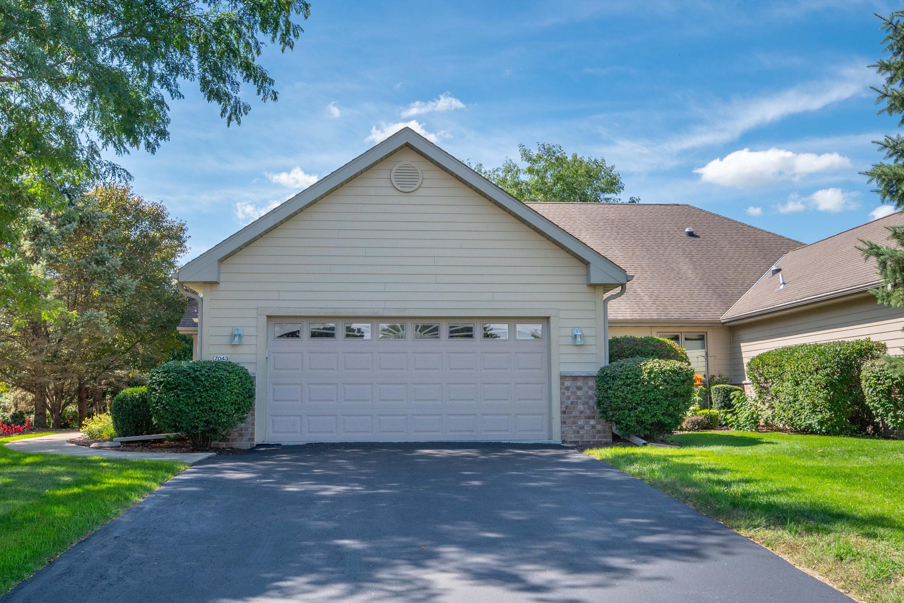 7043 S Lannonstone Ct, Franklin, Wisconsin