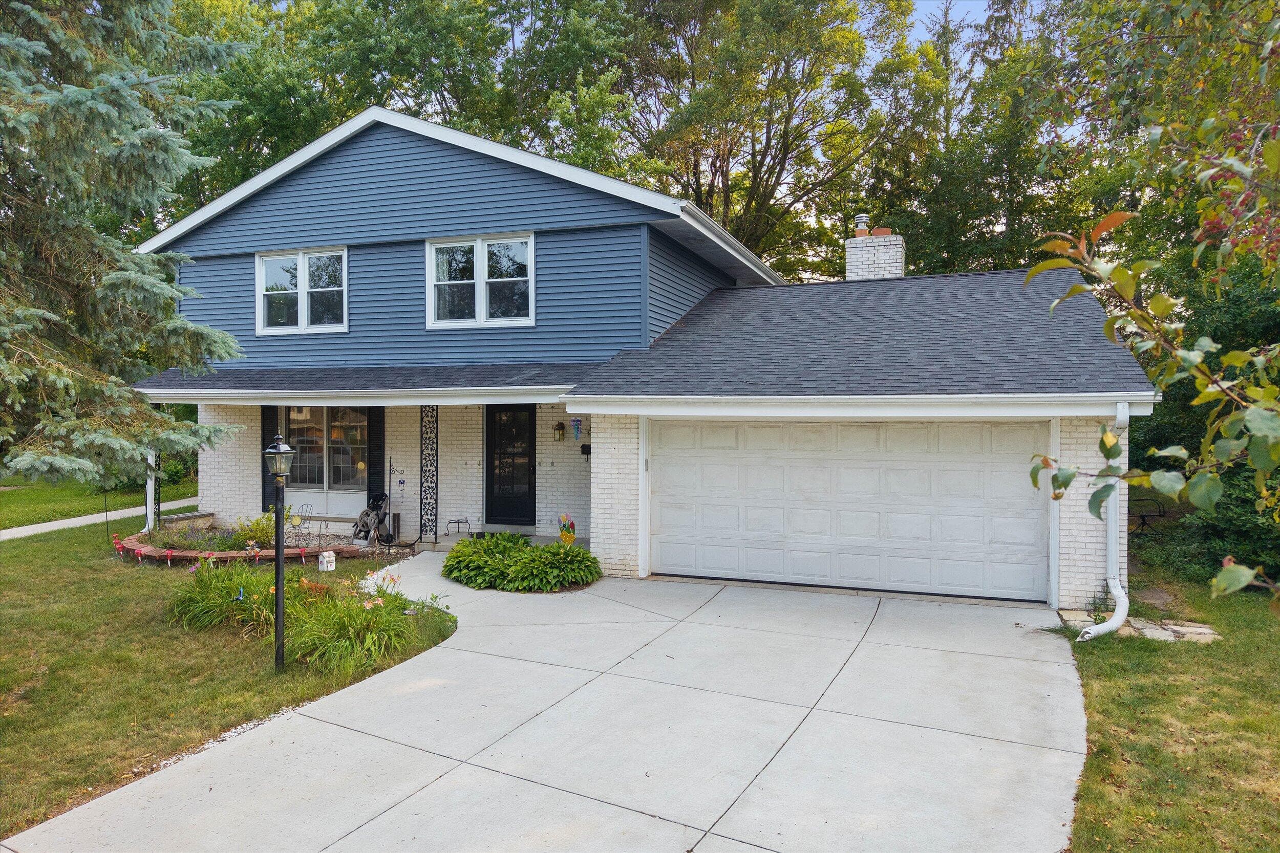 W53N849 Castle Ct, Cedarburg, Wisconsin