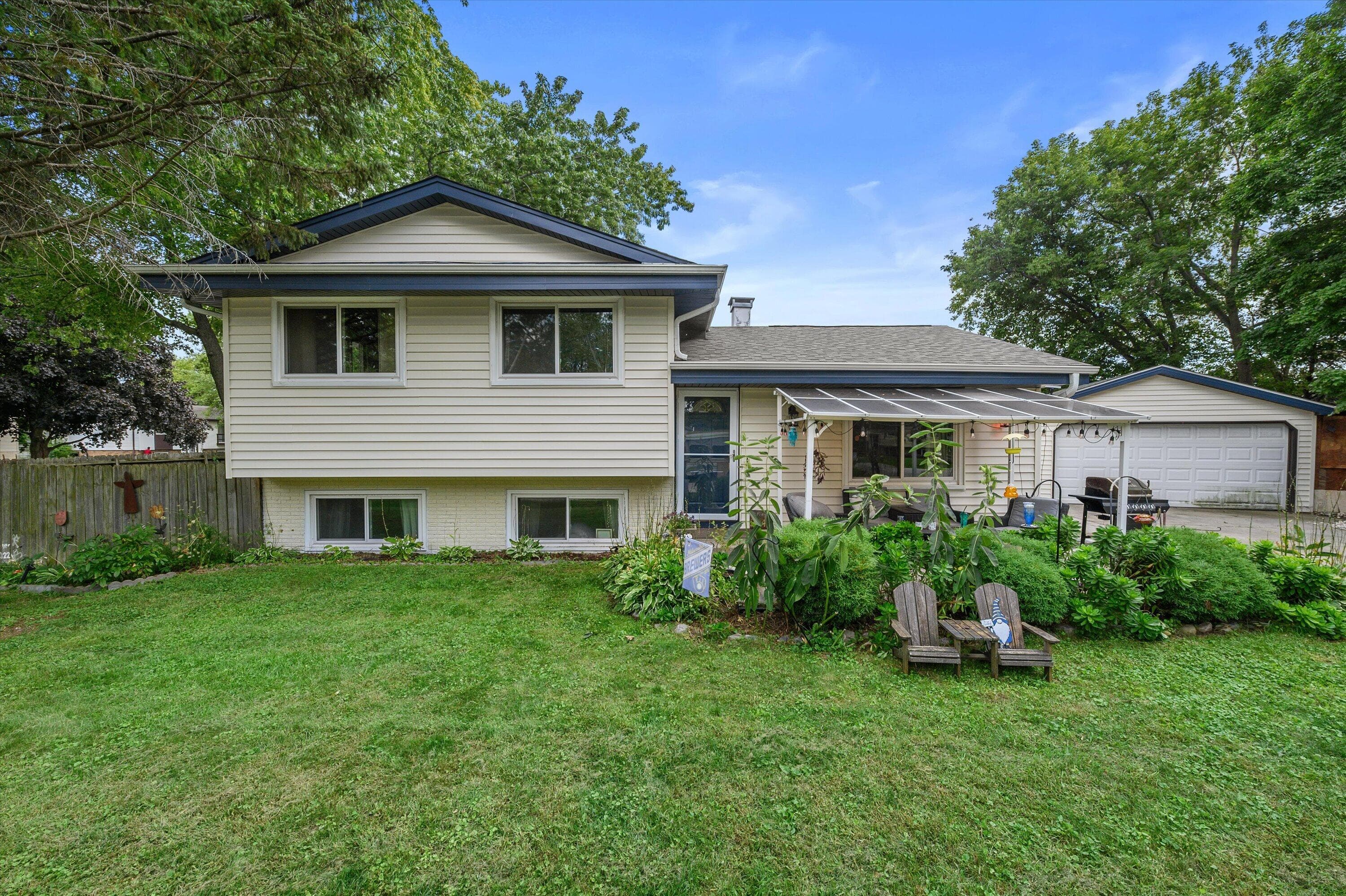 2645 Holly Grove Ct, Caledonia, Wisconsin