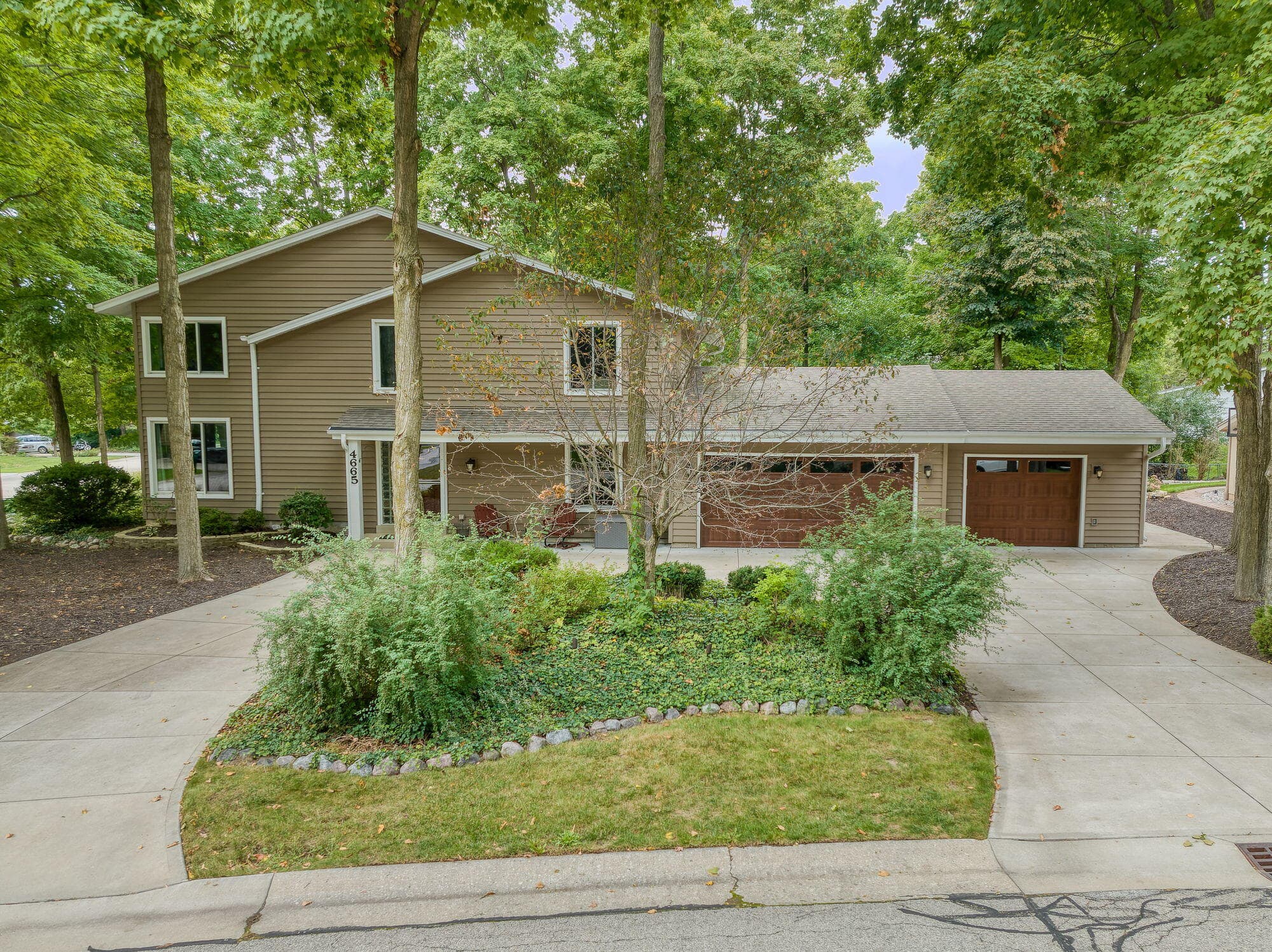 4665 S Delphine Dr, New Berlin, Wisconsin, 53151