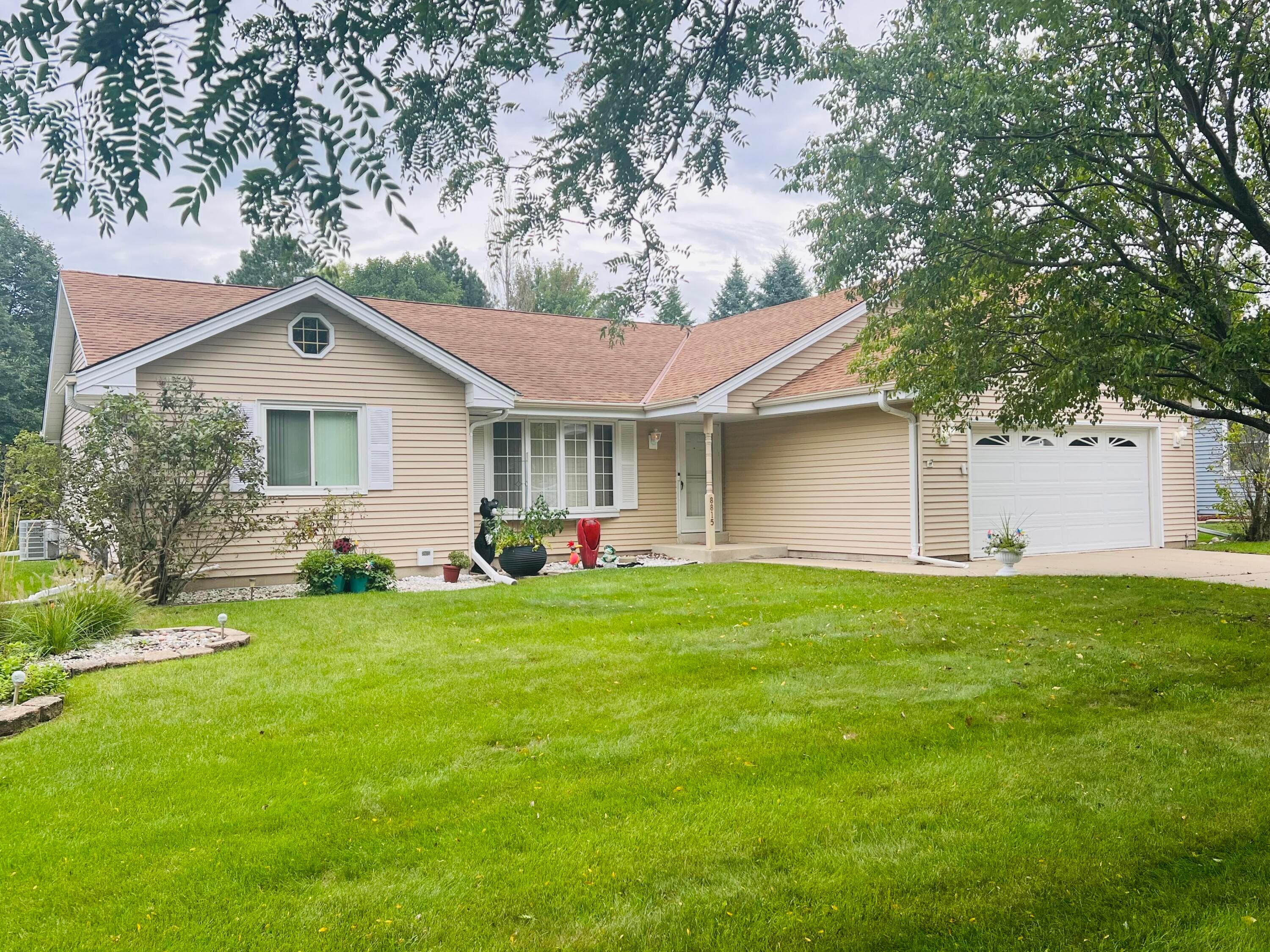 8815 S Castle Ct, Franklin, Wisconsin, 53132