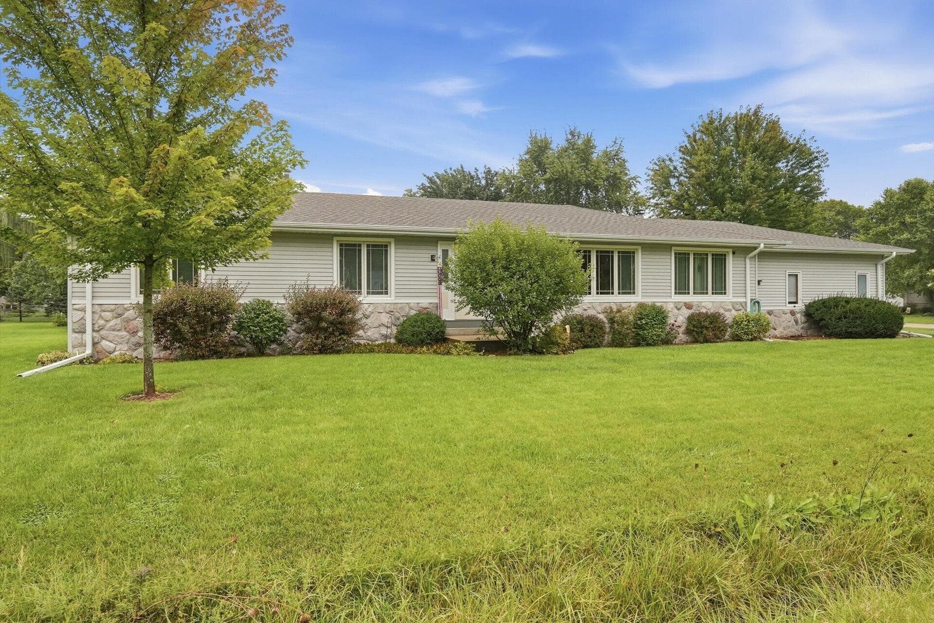 1014 N Meadow Dr, Silver Lake, Wisconsin, 53170