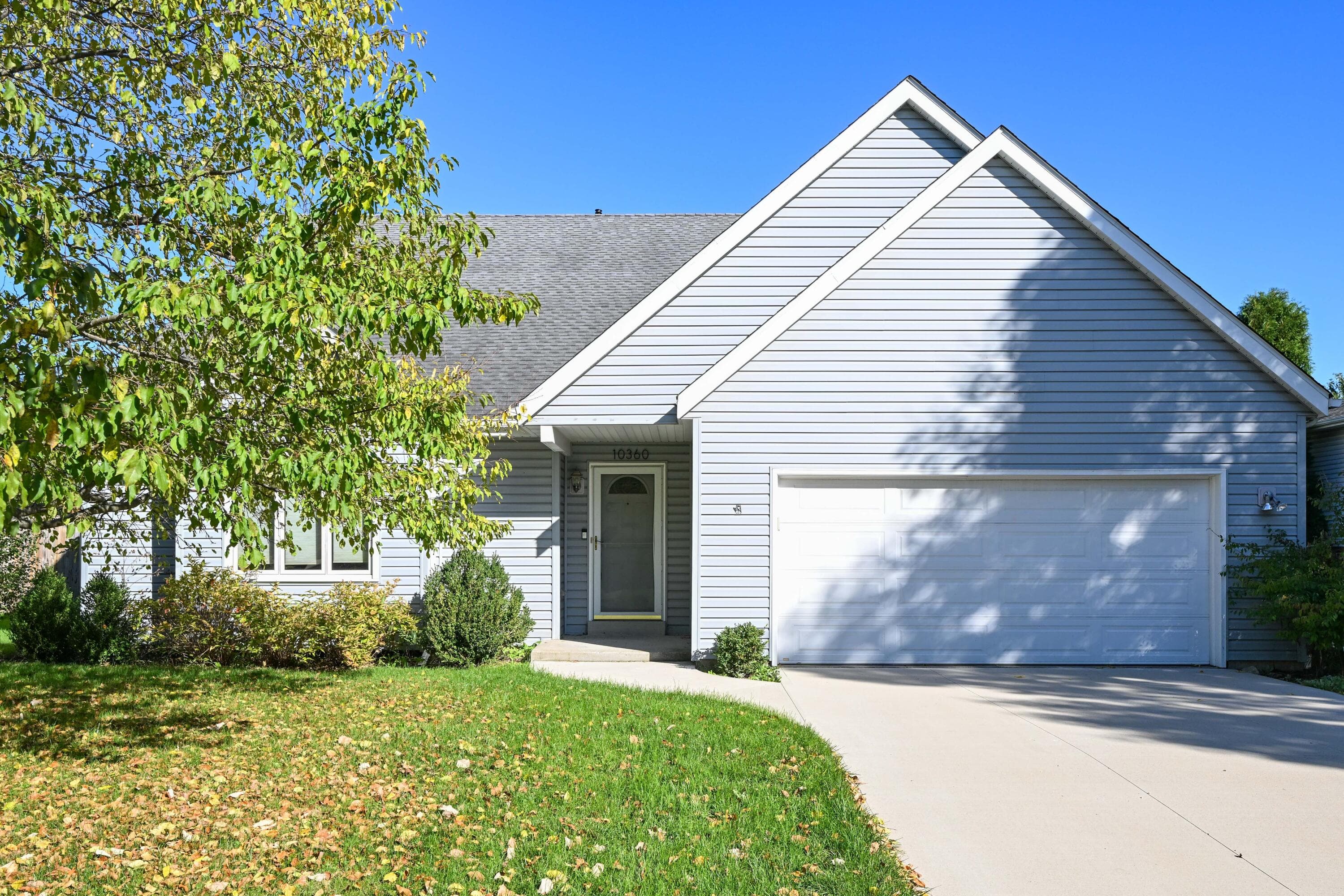 10360 S Mockingbird Ln, Oak Creek, Wisconsin, 53154