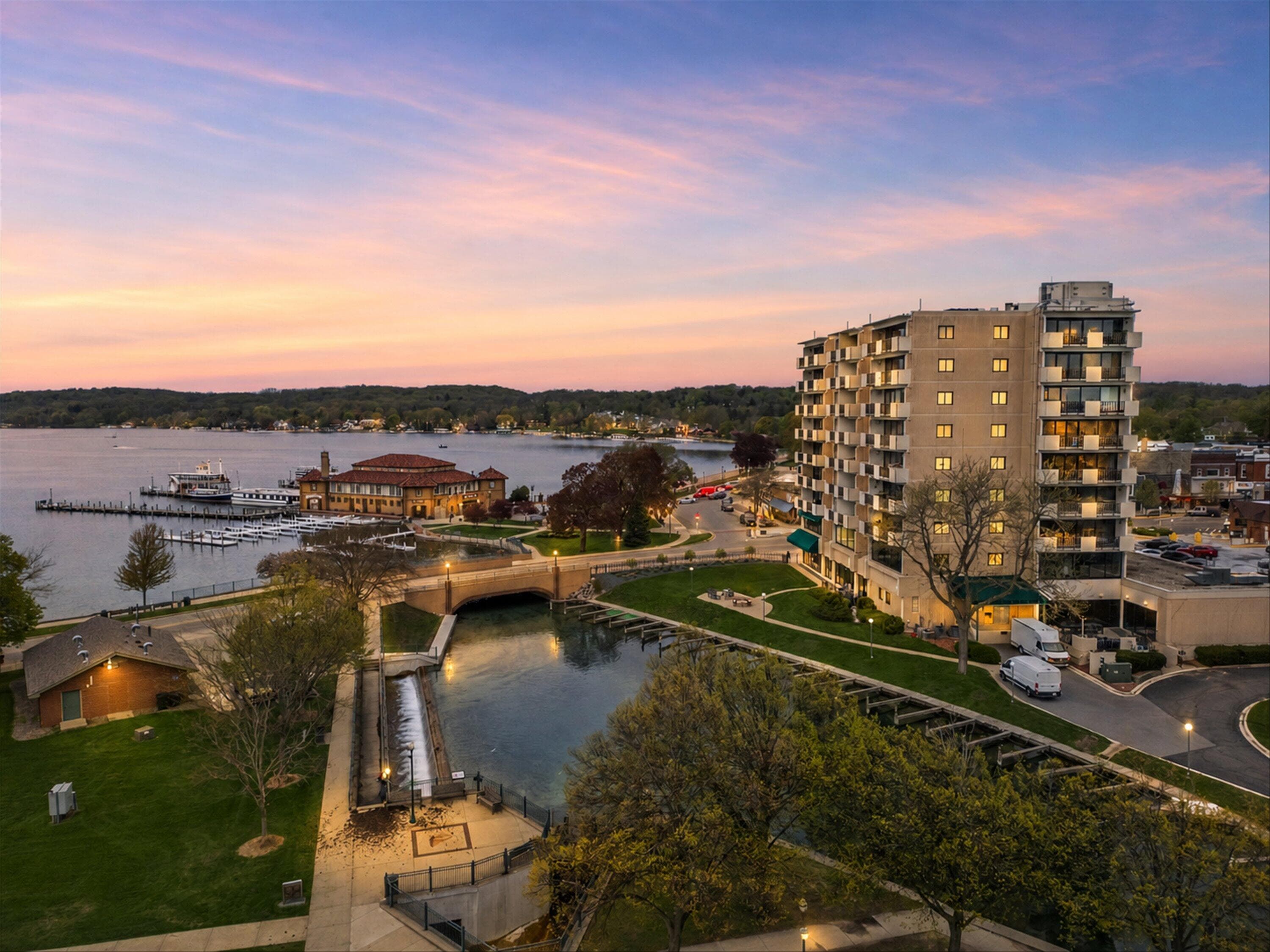 101 Broad St, Lake Geneva, Wisconsin, 53147