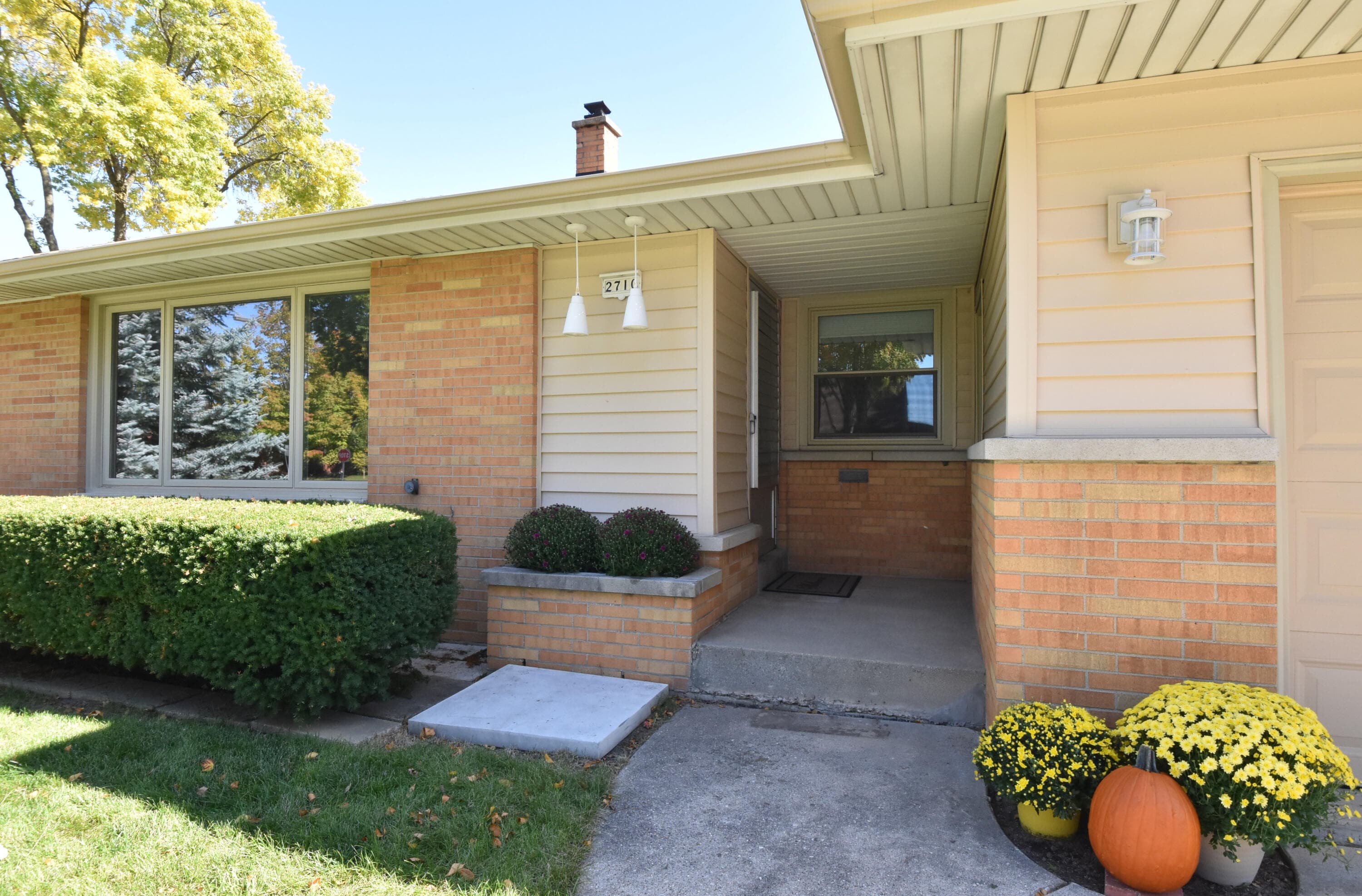 2710 S 72nd St, West Allis, Wisconsin, 53219
