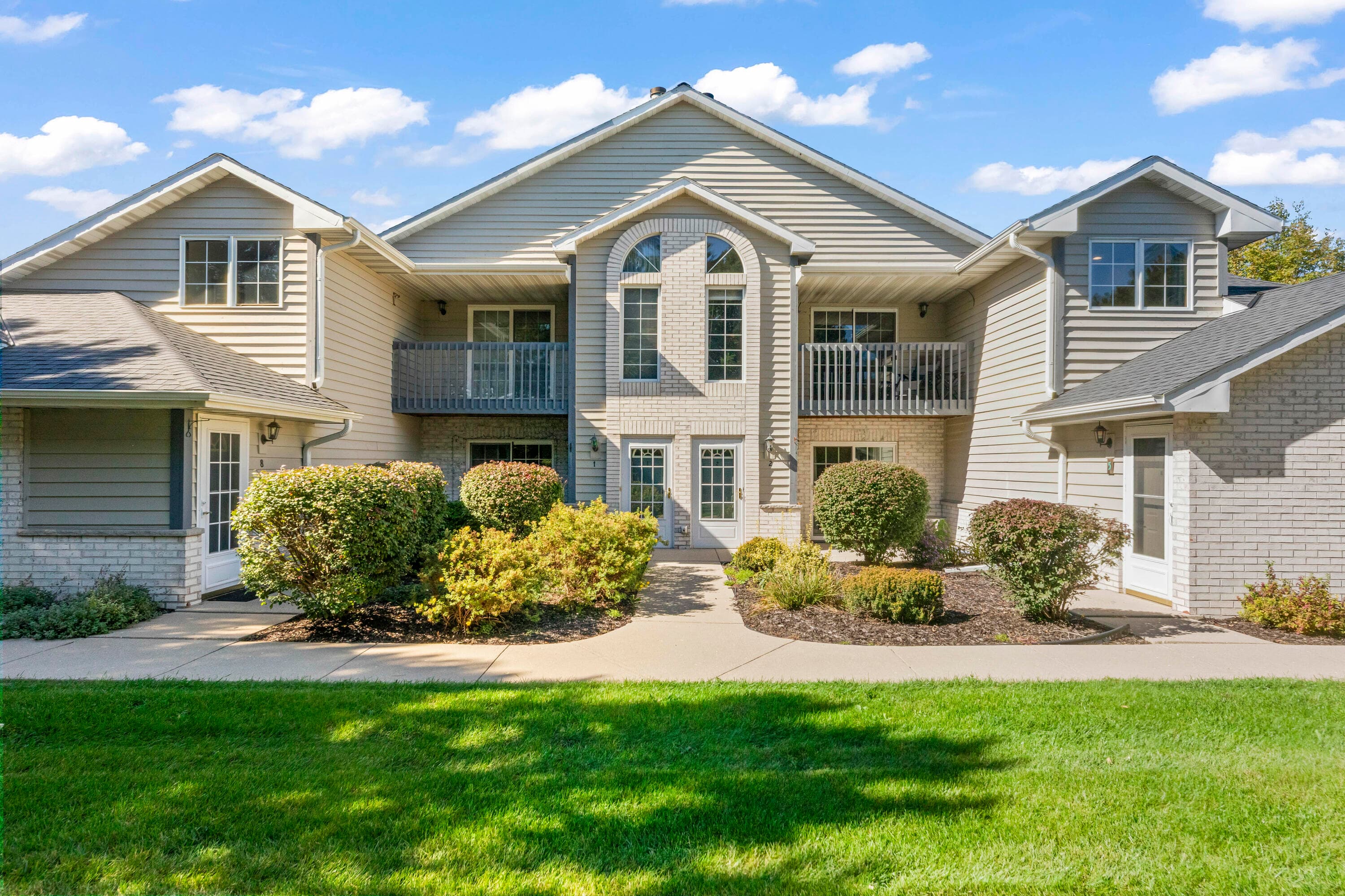W240N2566 E Parkway Meadow Cir, Pewaukee, Wisconsin, 53072