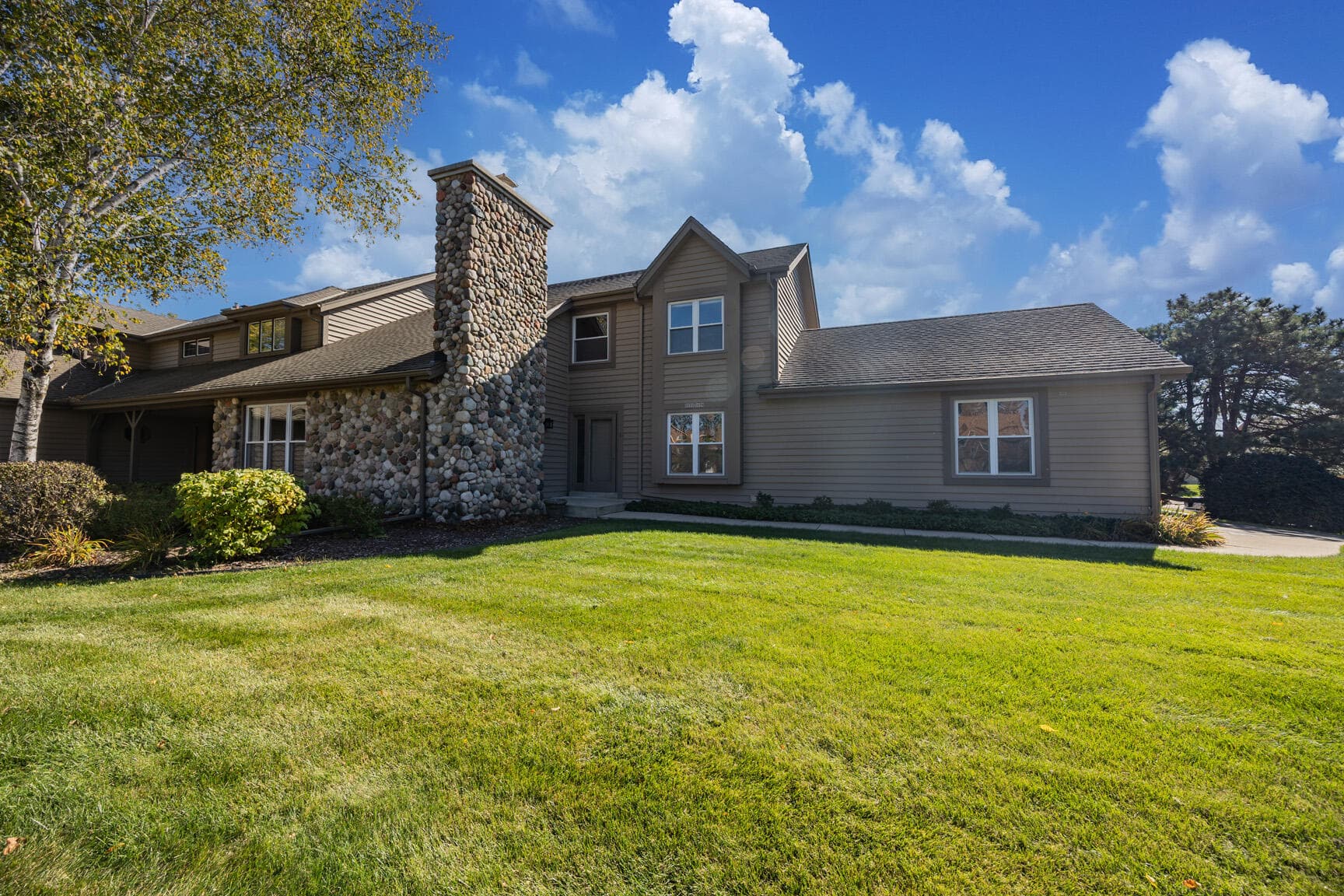 1515 W De La Warr Cir, Mequon, Wisconsin, 53092