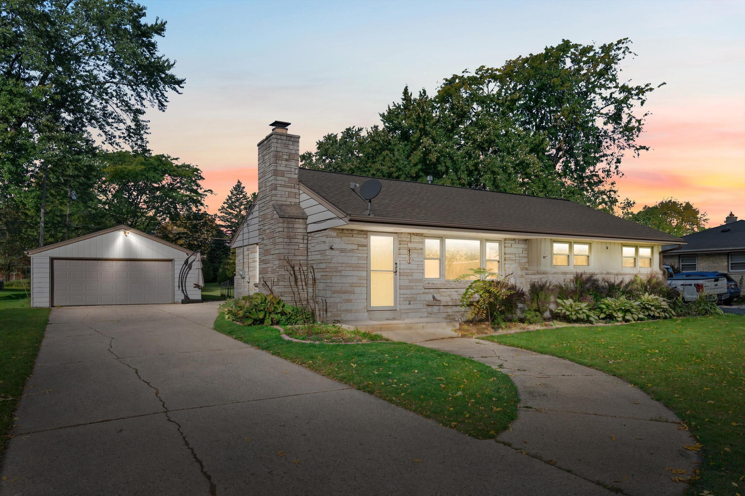 4551 N 100th St, Wauwatosa, Wisconsin, 53225