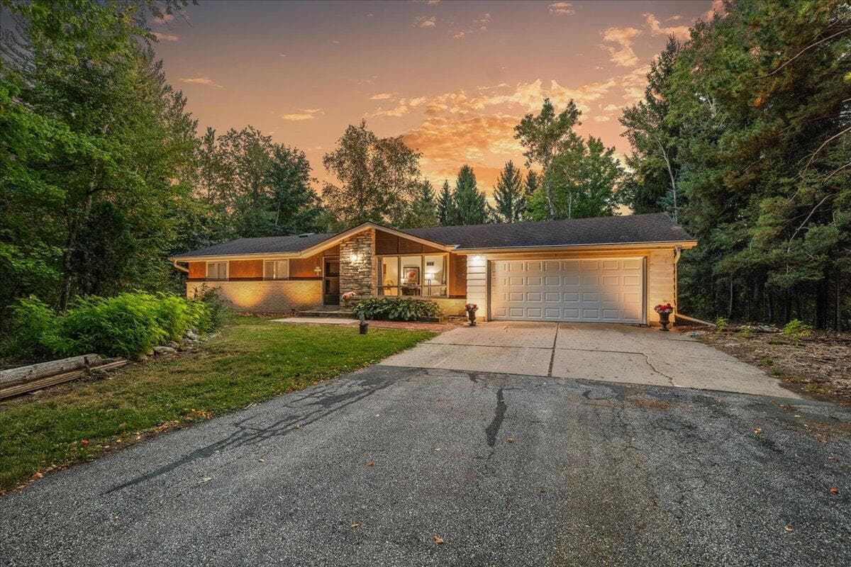 N30W22171 Green Rd, Pewaukee, Wisconsin, 53186