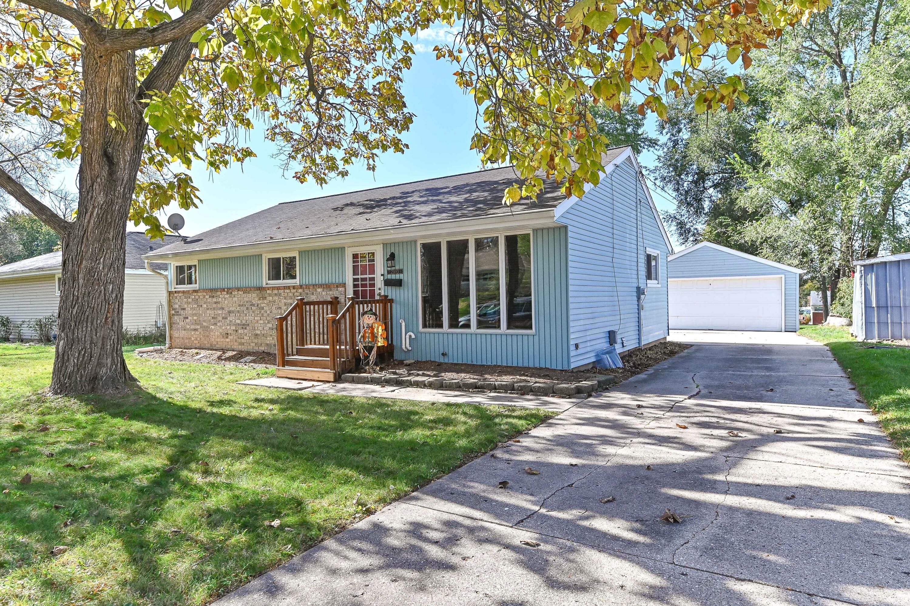 2893 S 96th St, West Allis, Wisconsin, 53227