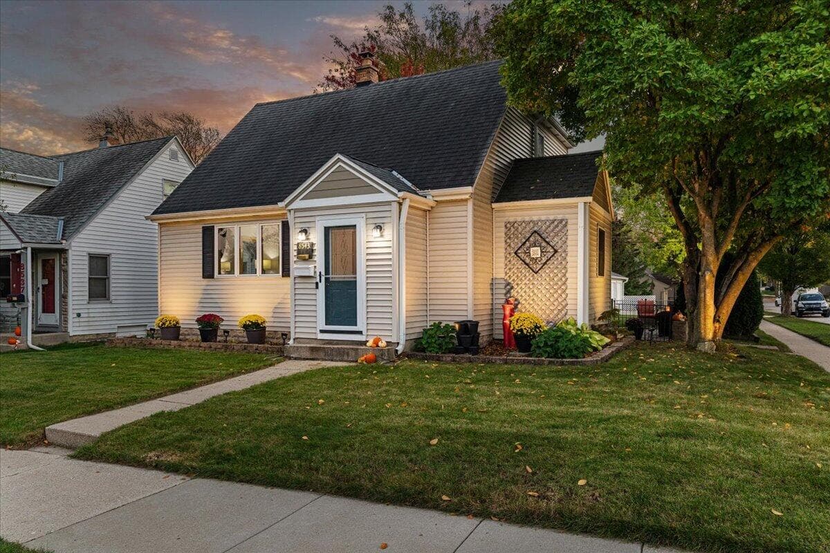 8543 W Cleveland Ave, West Allis, Wisconsin, 53227