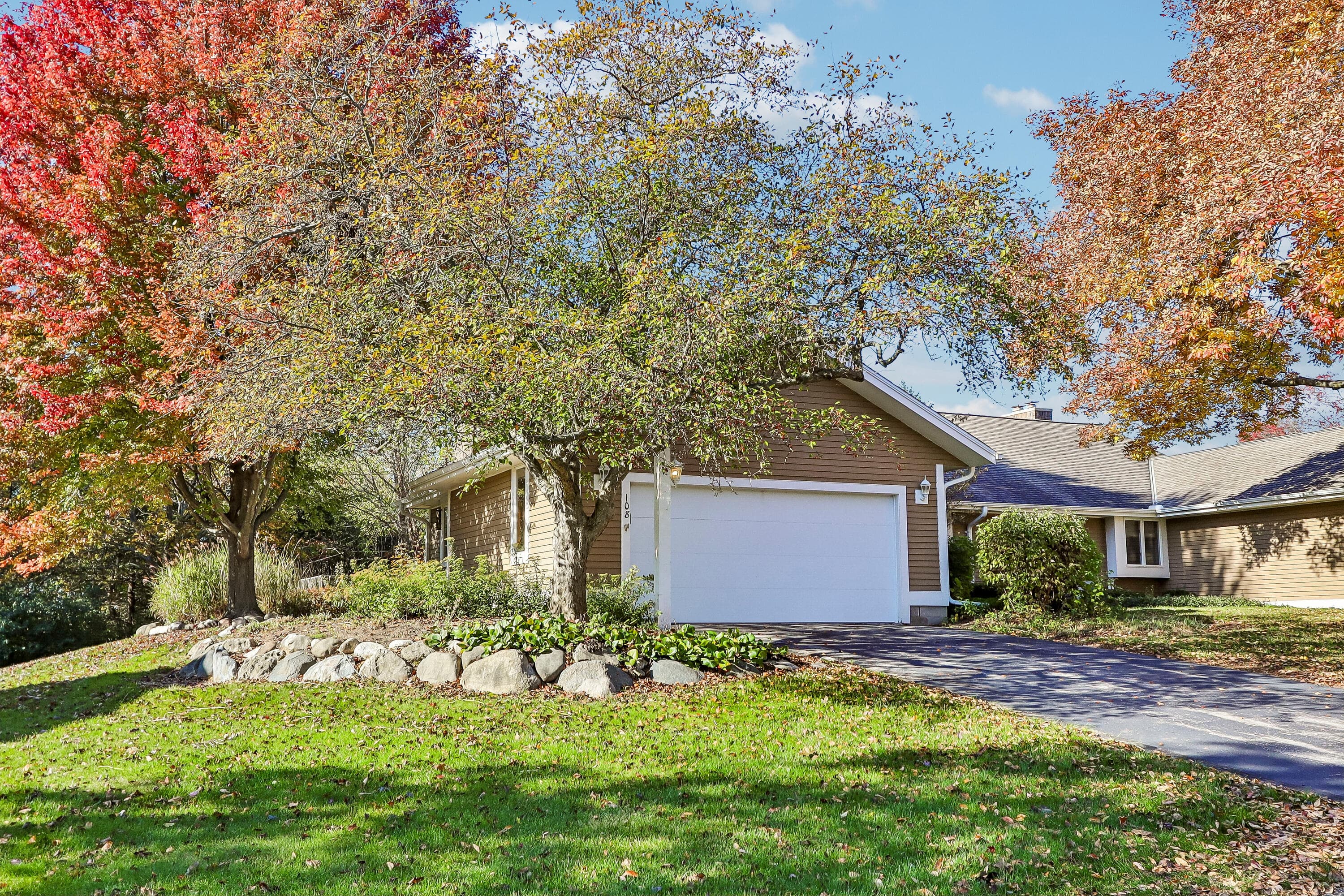 108 Harrogate Dr, Waukesha, Wisconsin, 53188