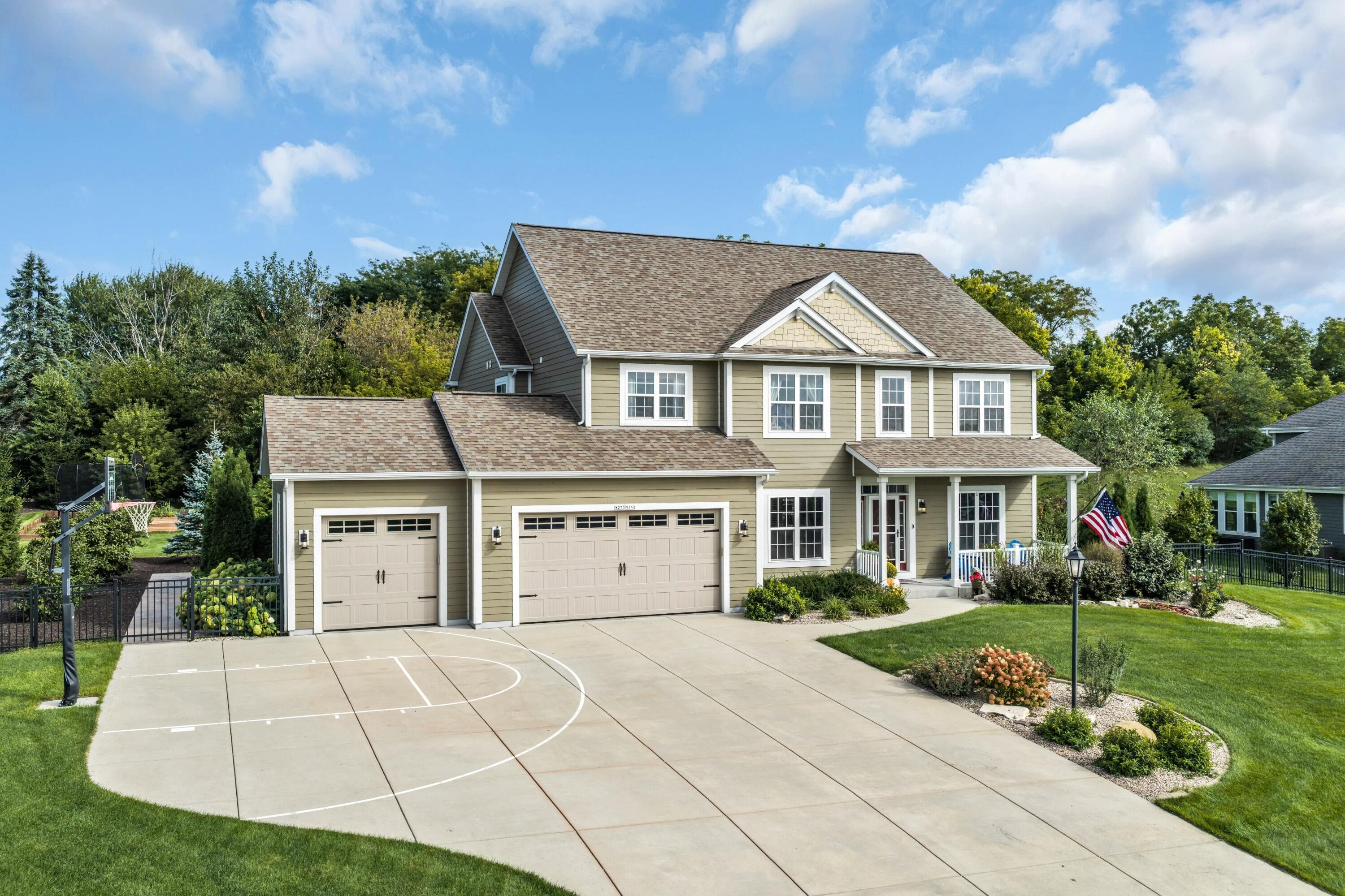 W275N342 Arrowhead Trl, Pewaukee, Wisconsin, 53188