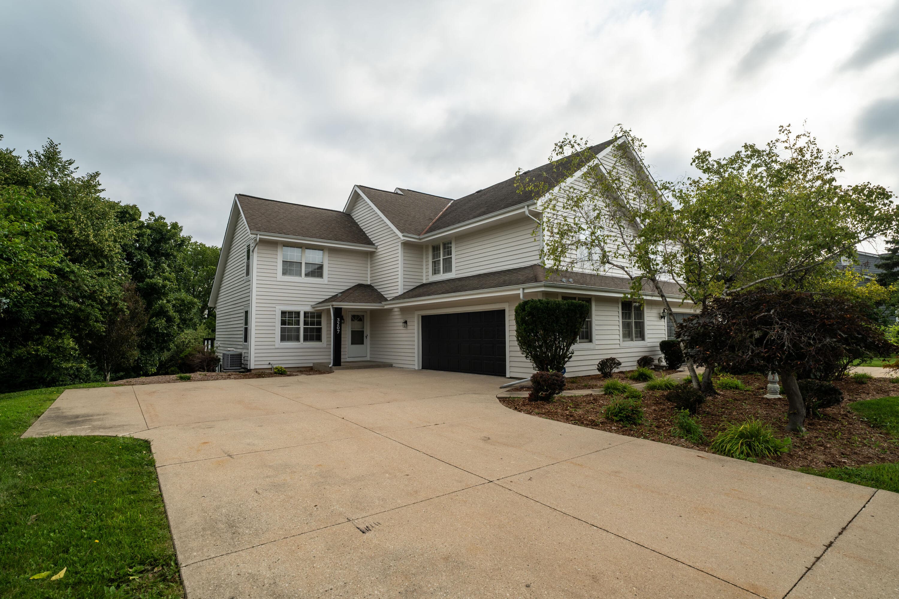 3207 S Ridgecrest Ct, New Berlin, 53151