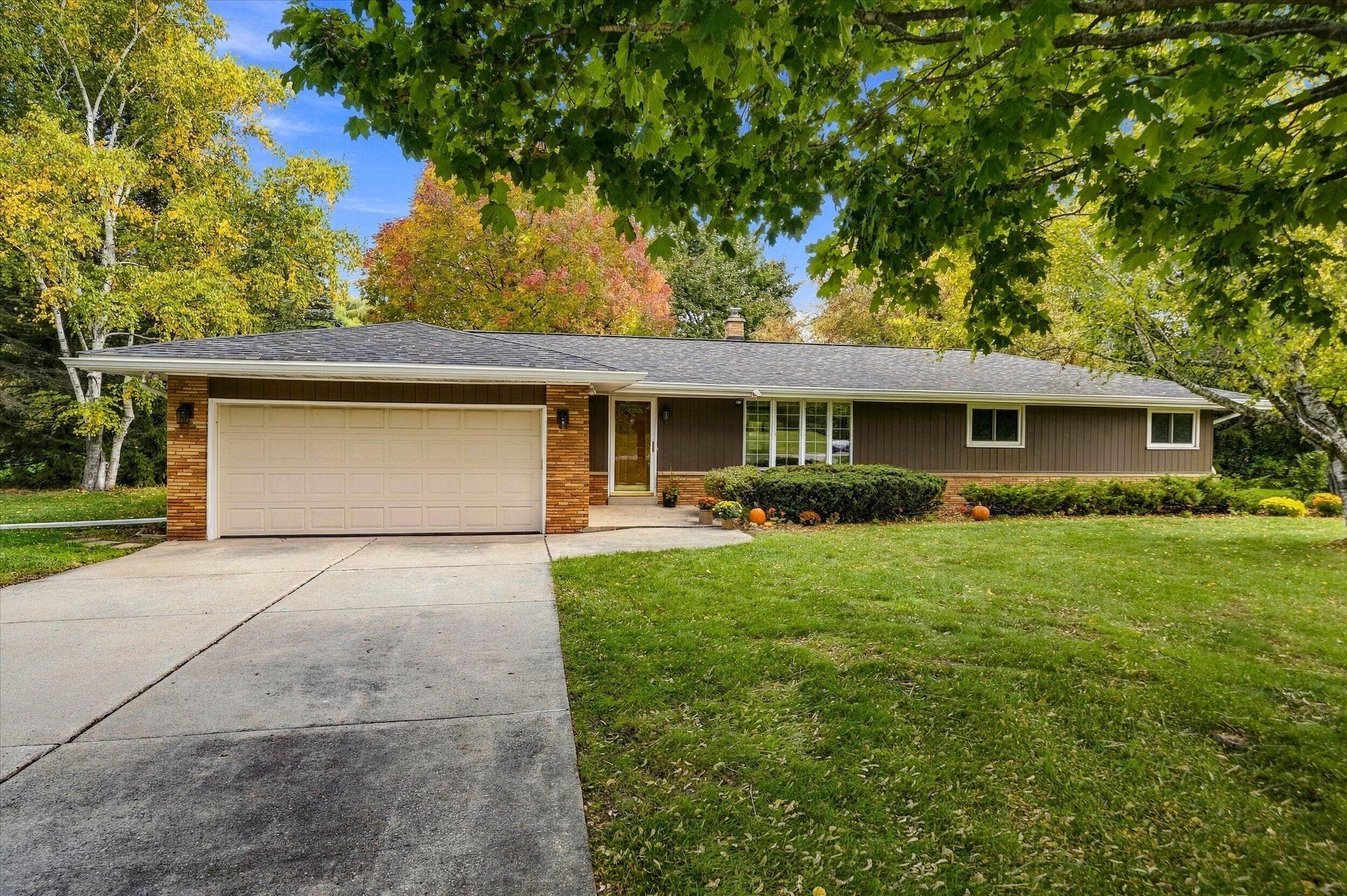 10034 N Grasslyn Rd, Mequon, Wisconsin, 53092