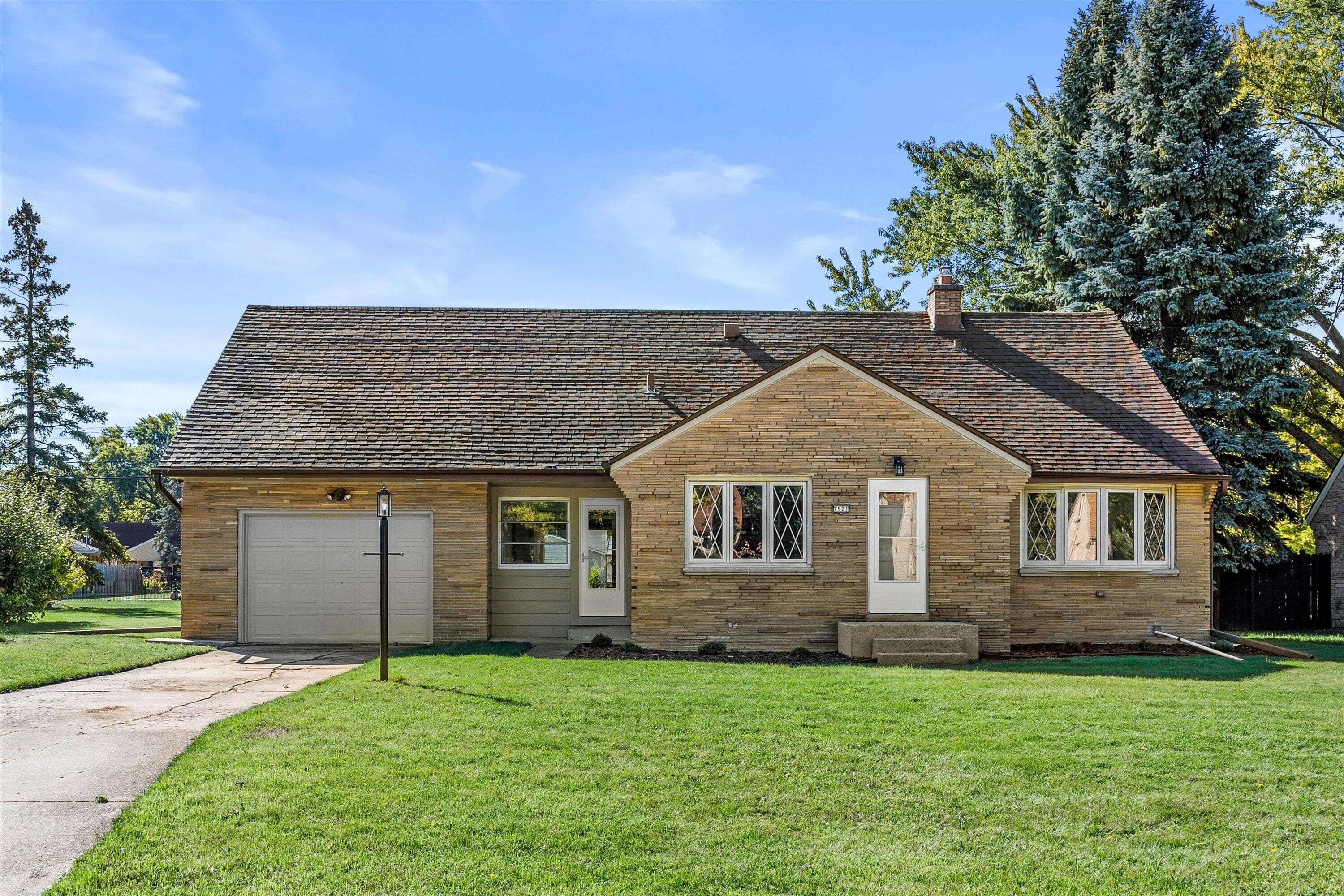 7921 W Whitaker Ave, Greenfield, Wisconsin, 53220