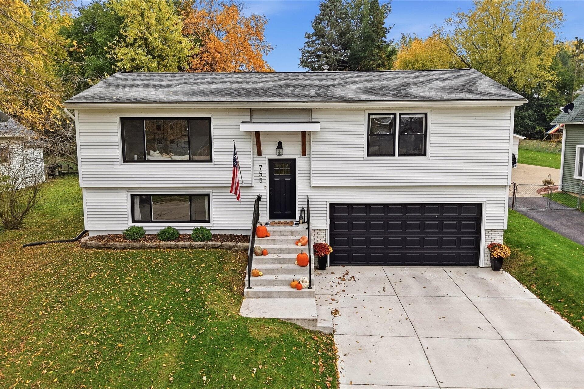 755 Armour Rd, Oconomowoc, Wisconsin, 53066