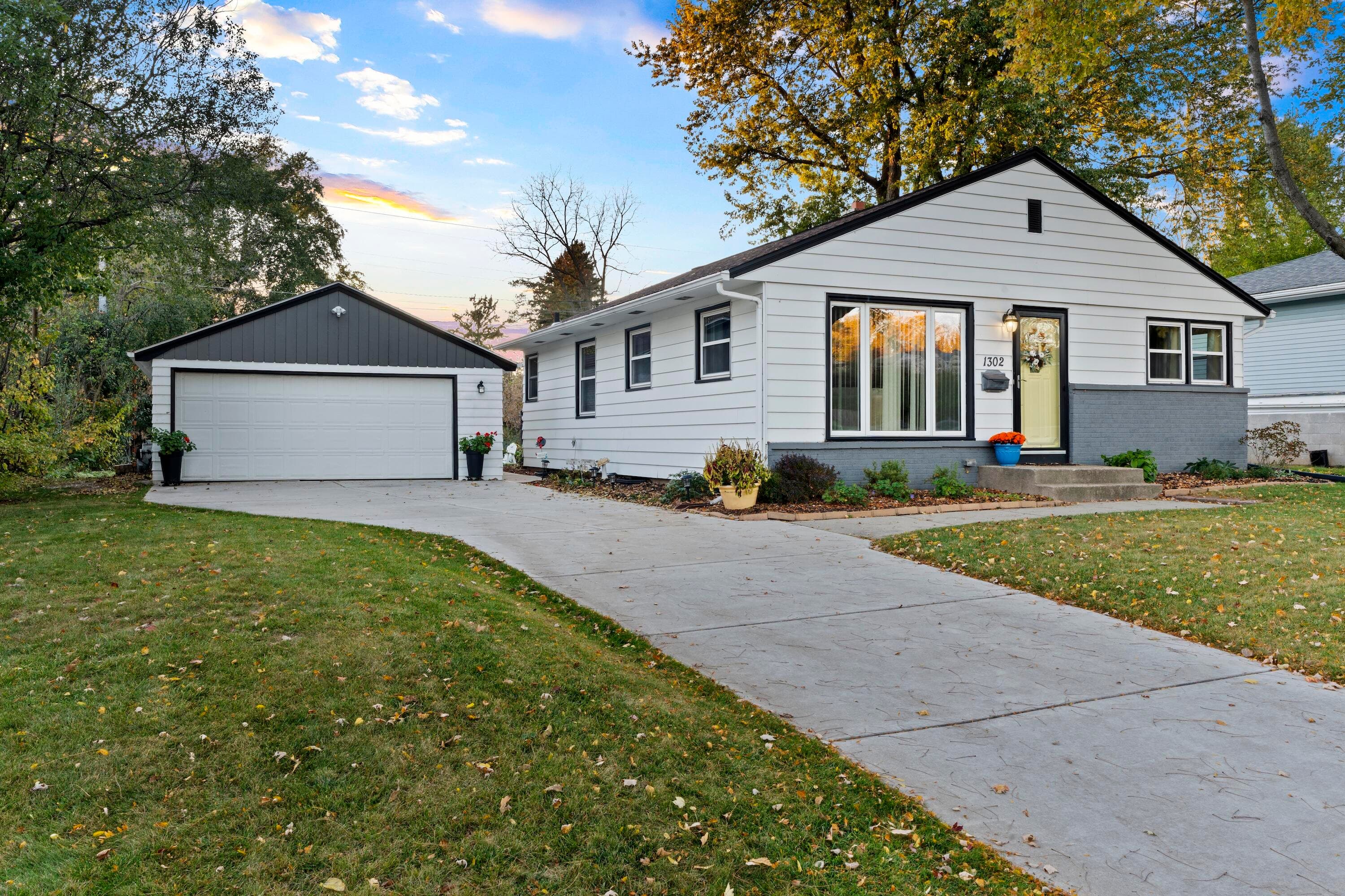 1302 N Bel Ayr Dr, Waukesha, Wisconsin, 53188