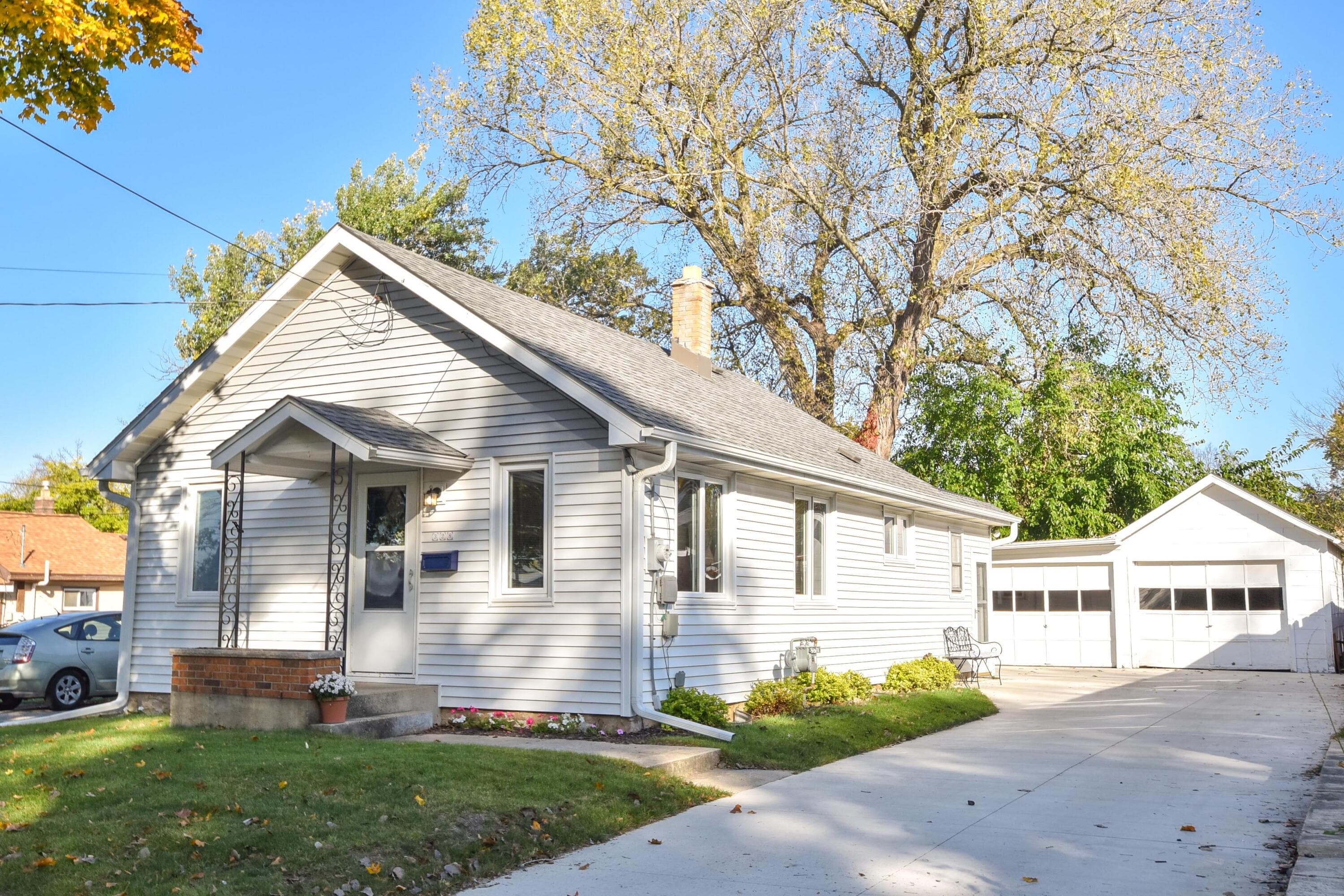 328 W Roberta Ave, Waukesha, Wisconsin, 53186