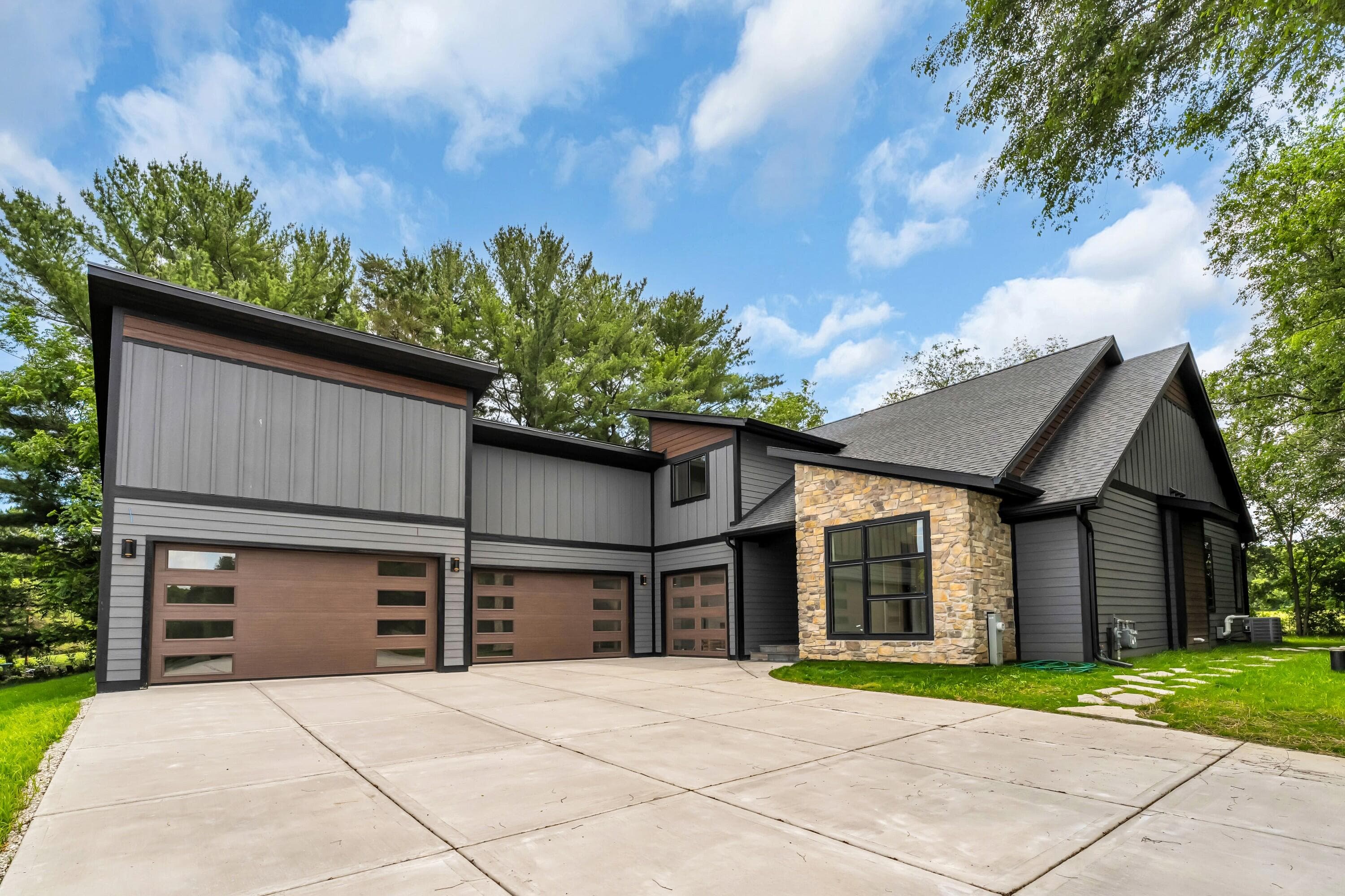 W5303 Briarwood Rd, Sugar Creek, Wisconsin